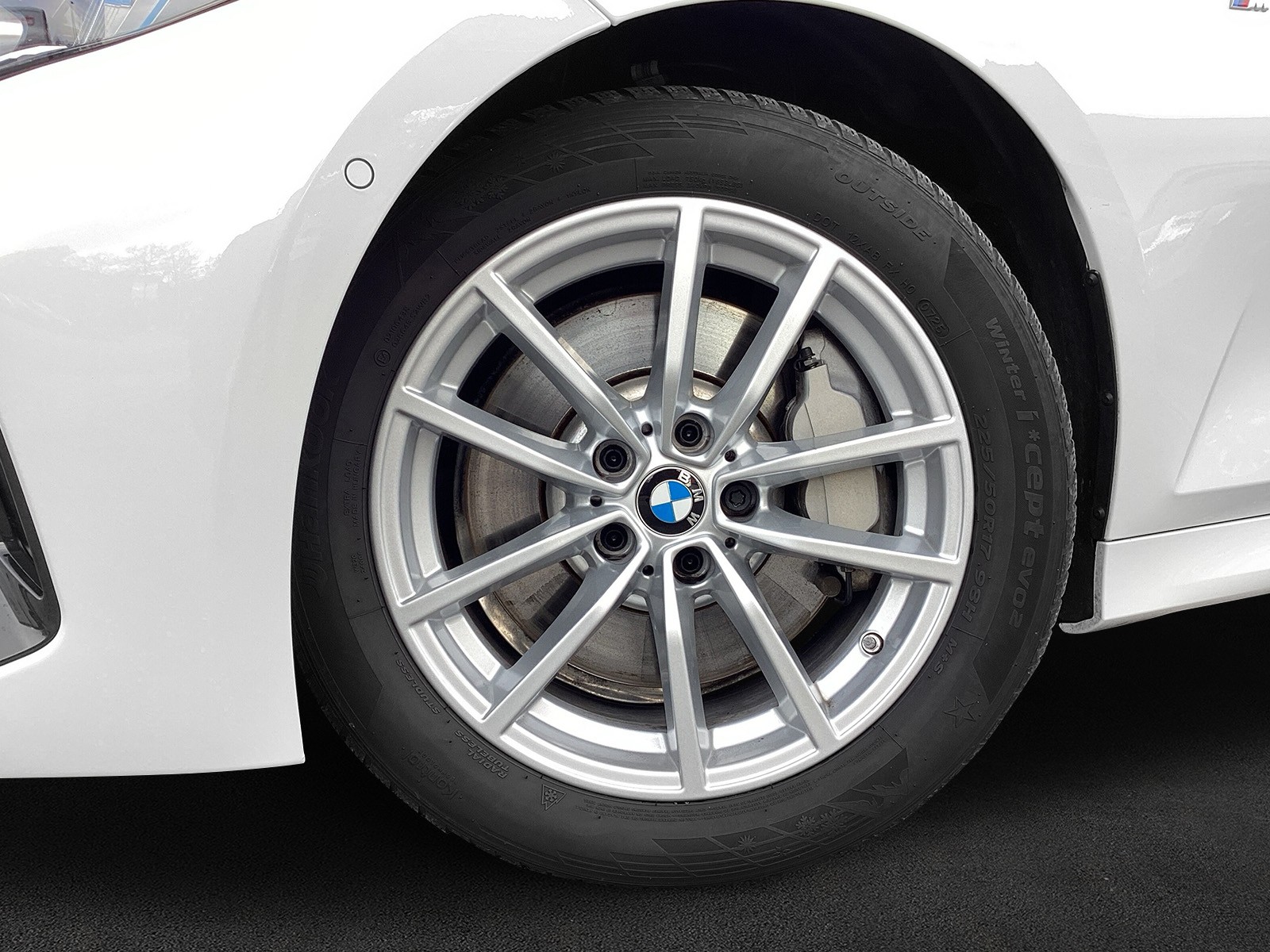 BMW 330d xDrive 48V Steptronic M Sport-image-8