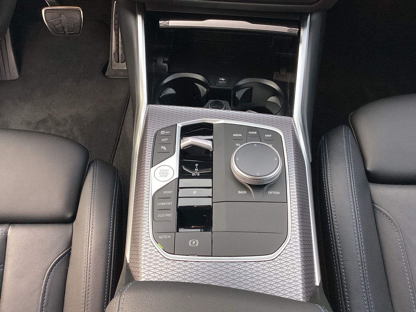 BMW 330d xDrive 48V Steptronic M Sport-image-12