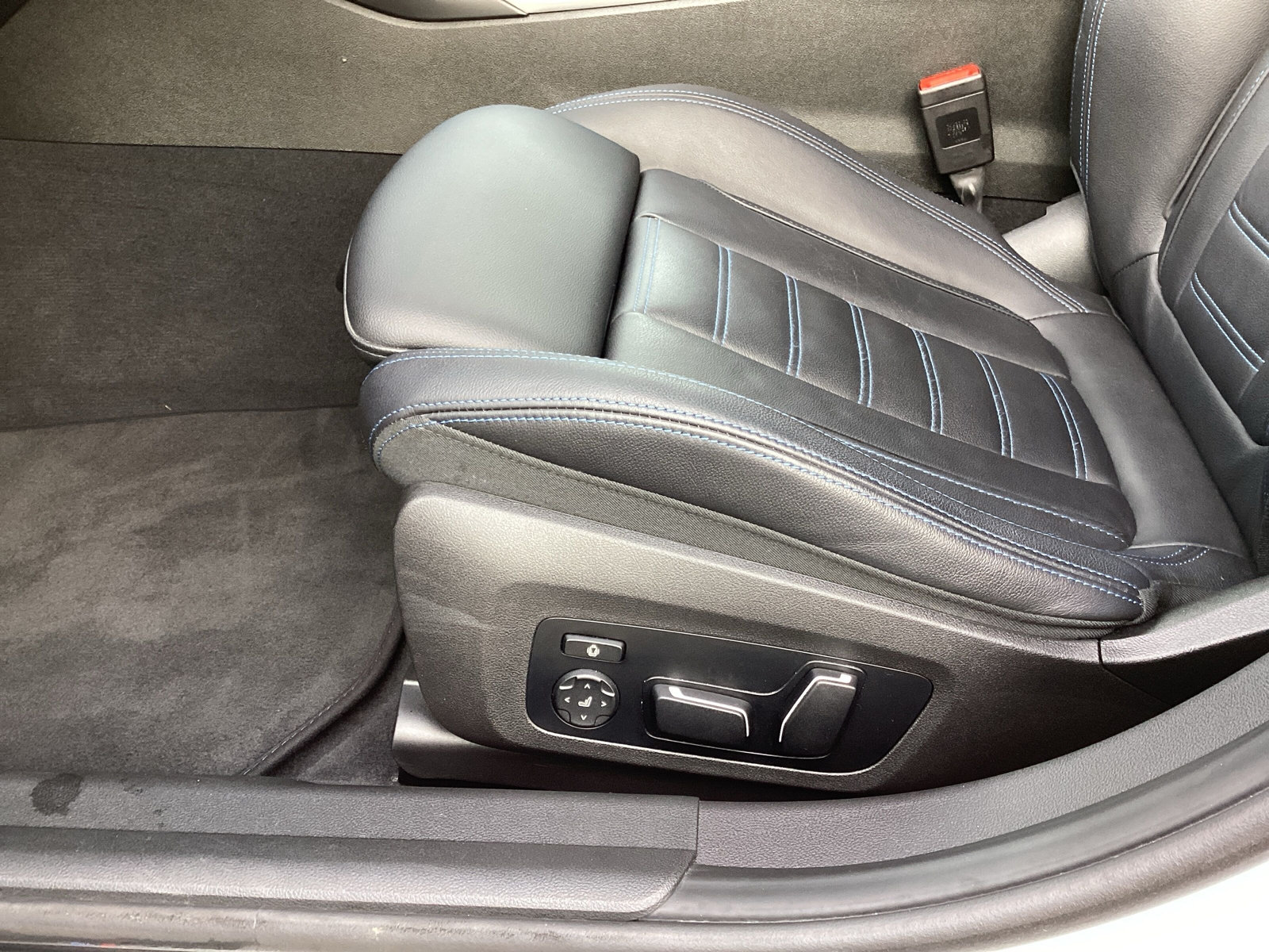 BMW 330d xDrive 48V Steptronic M Sport-image-18