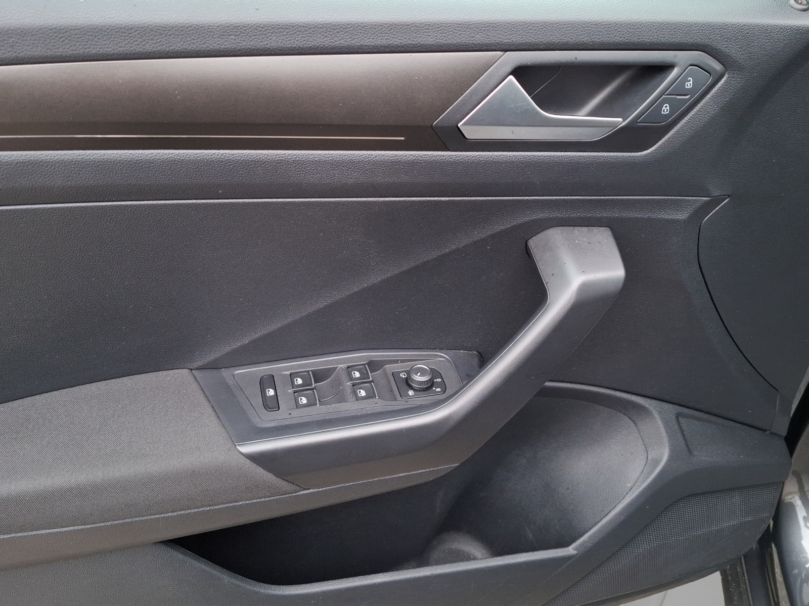 VW T-Roc 2.0 TDI SCR Advance 4Motion // Bremsen vorne + hinten komplett NEU-image-15