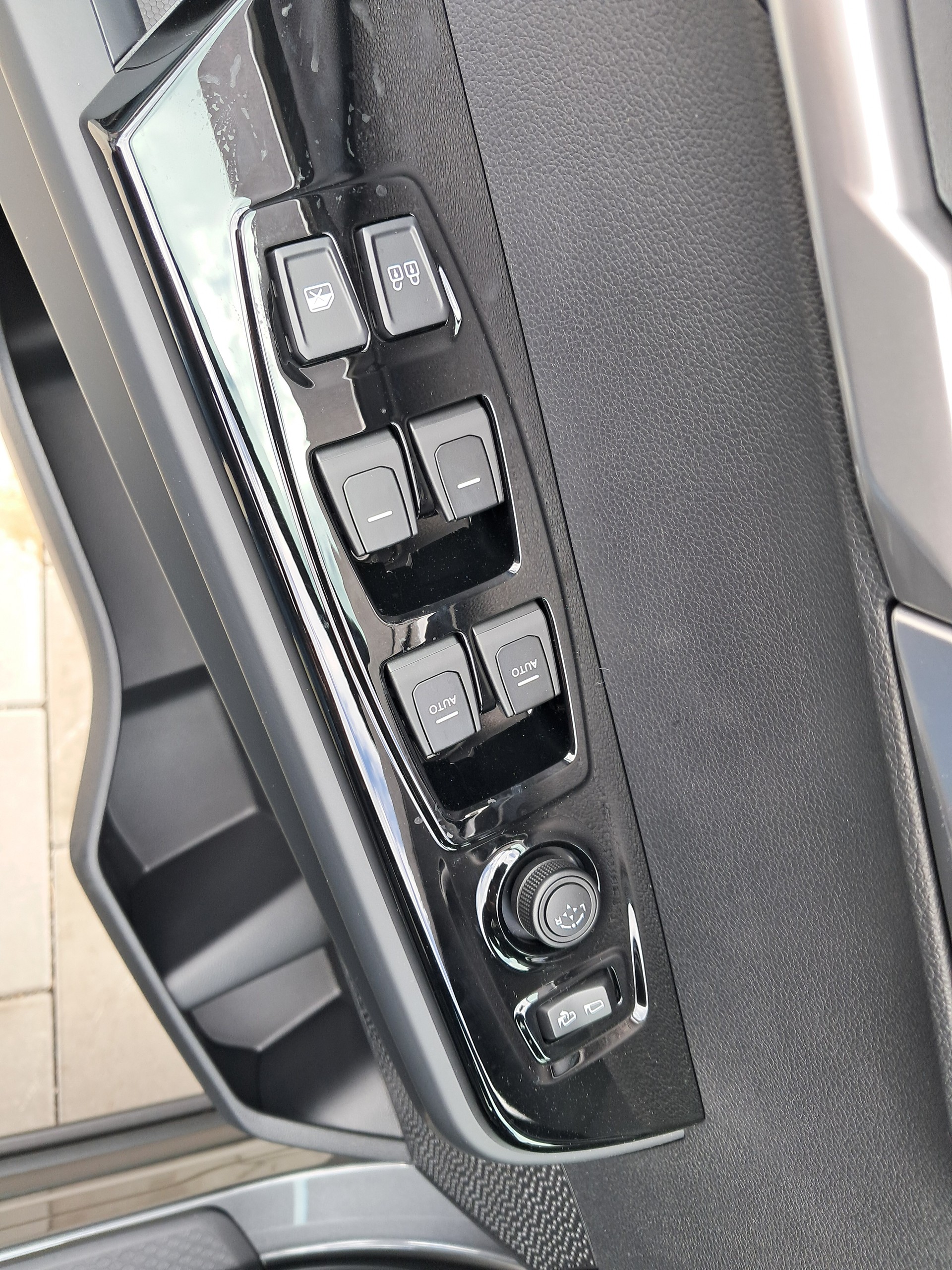 KGM-SsangYong Musso EV 80,6 kWh Bronze 4WD-image-12