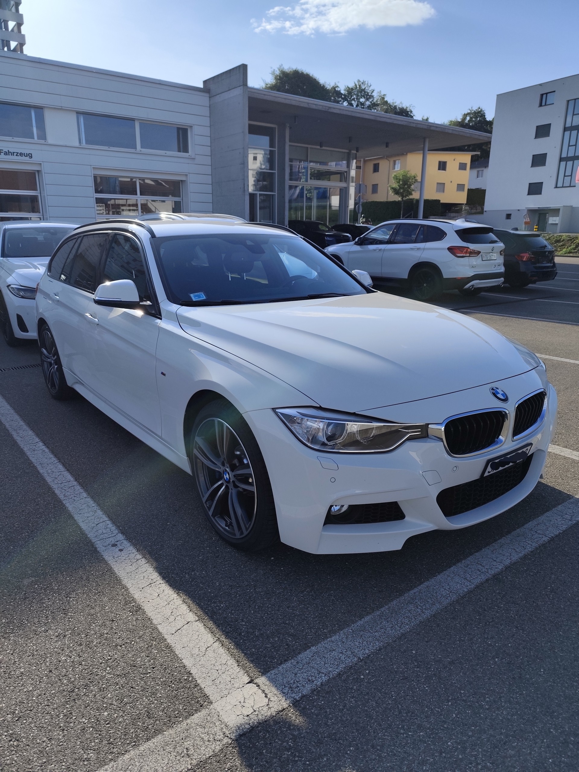 BMW 335i Xdrive mit M-Performance Paket, Frisch ab BMW Service & MFK-image-7