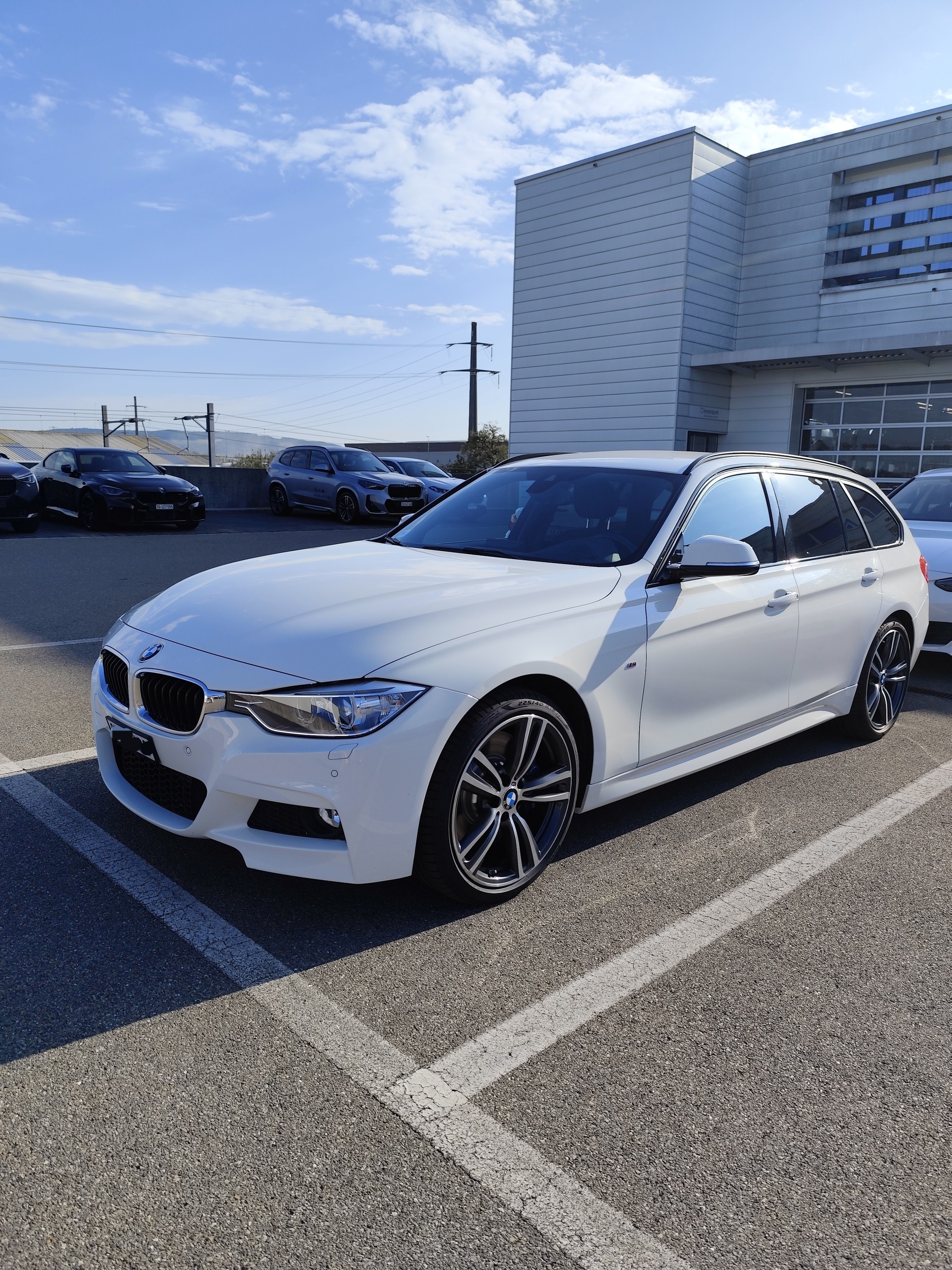 BMW 335i Xdrive mit M-Performance Paket, Frisch ab BMW Service & MFK-image-0