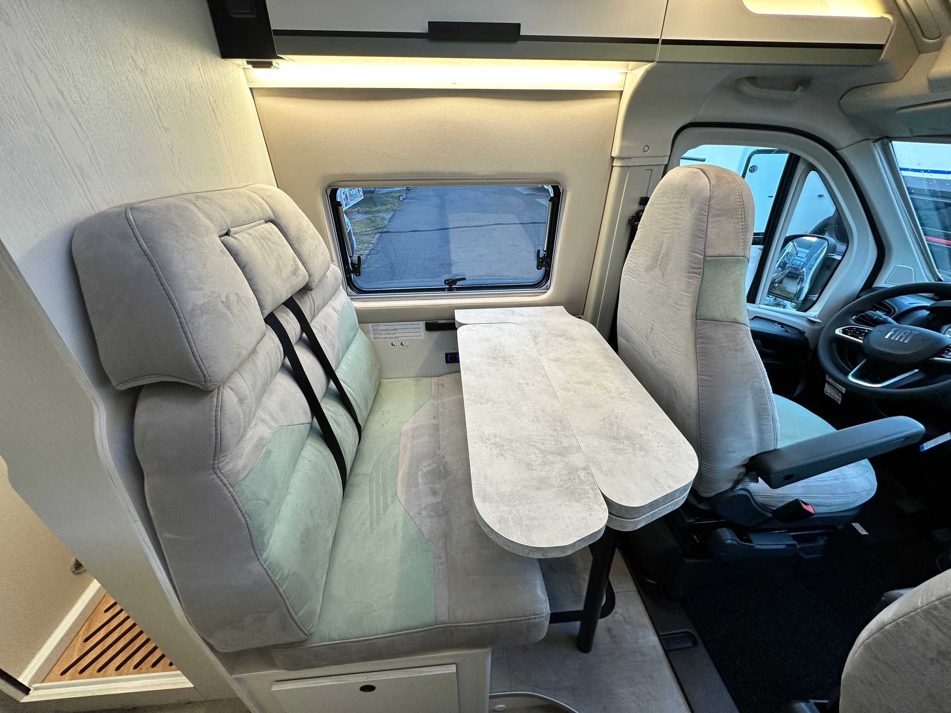 KARMANN Davis Lifestyle DA 610 LS-image-7