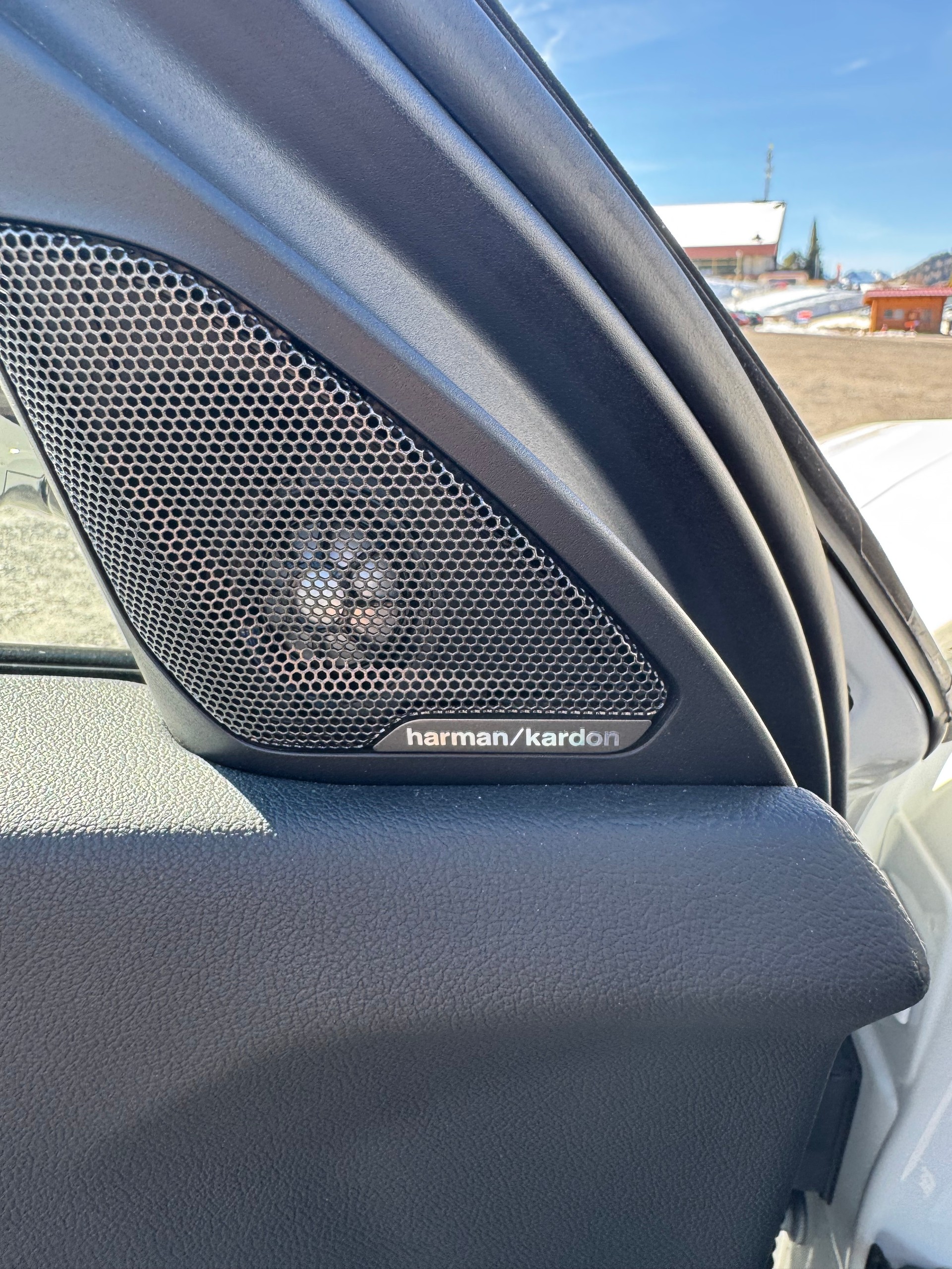 BMW M135i xDrive M Sport Pro Steptronic-image-6