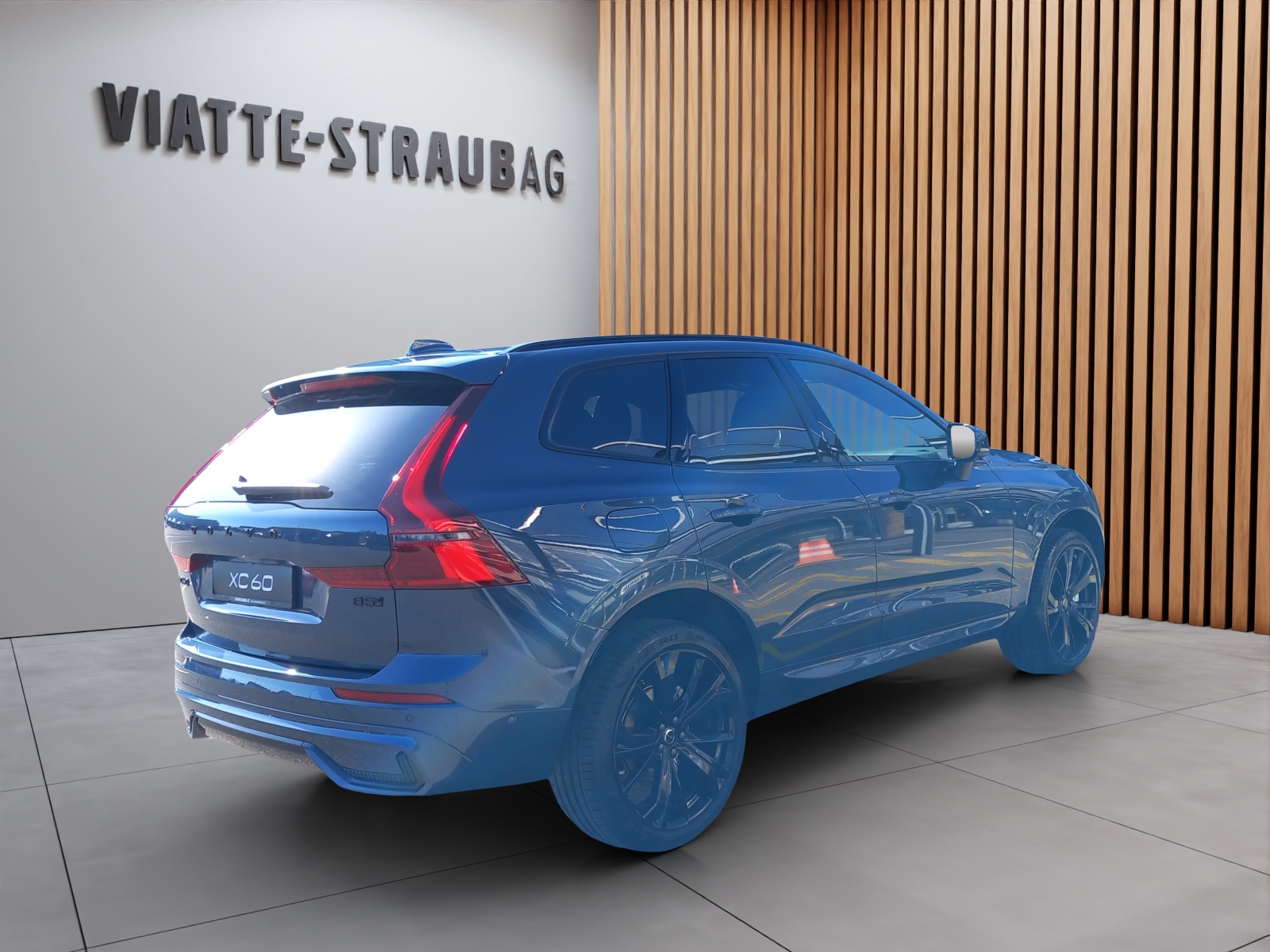 VOLVO XC60 2.0 B5 MH Black Edition AWD-image-4