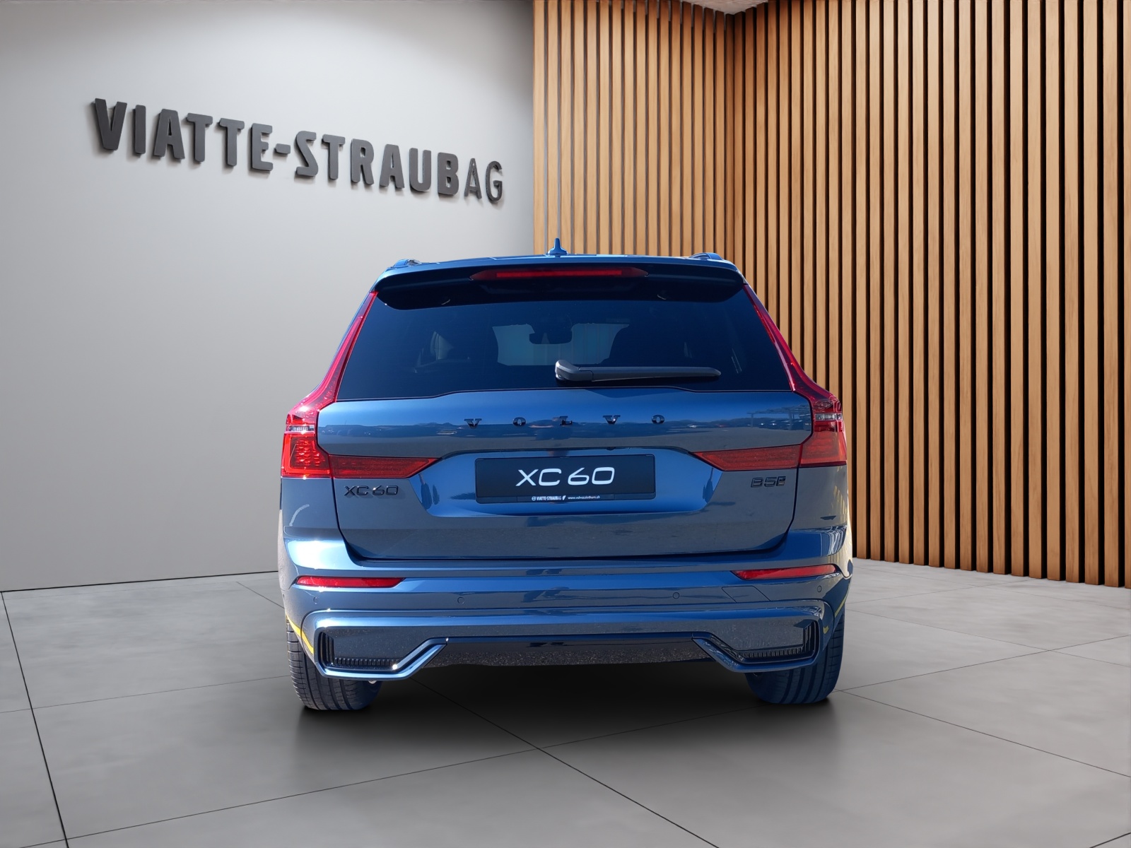 VOLVO XC60 2.0 B5 MH Black Edition AWD-image-3