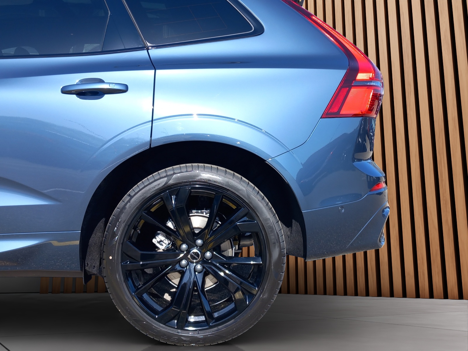 VOLVO XC60 2.0 B5 MH Black Edition AWD-image-22