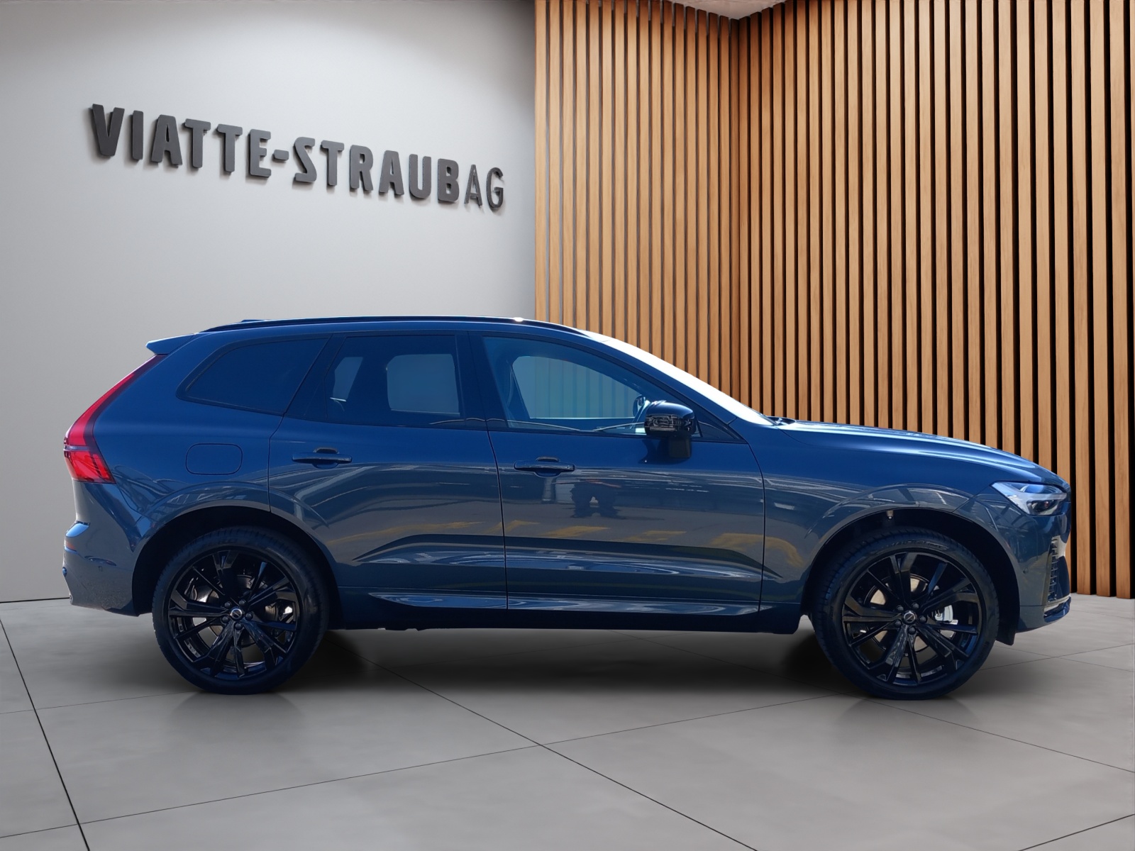 VOLVO XC60 2.0 B5 MH Black Edition AWD-image-5