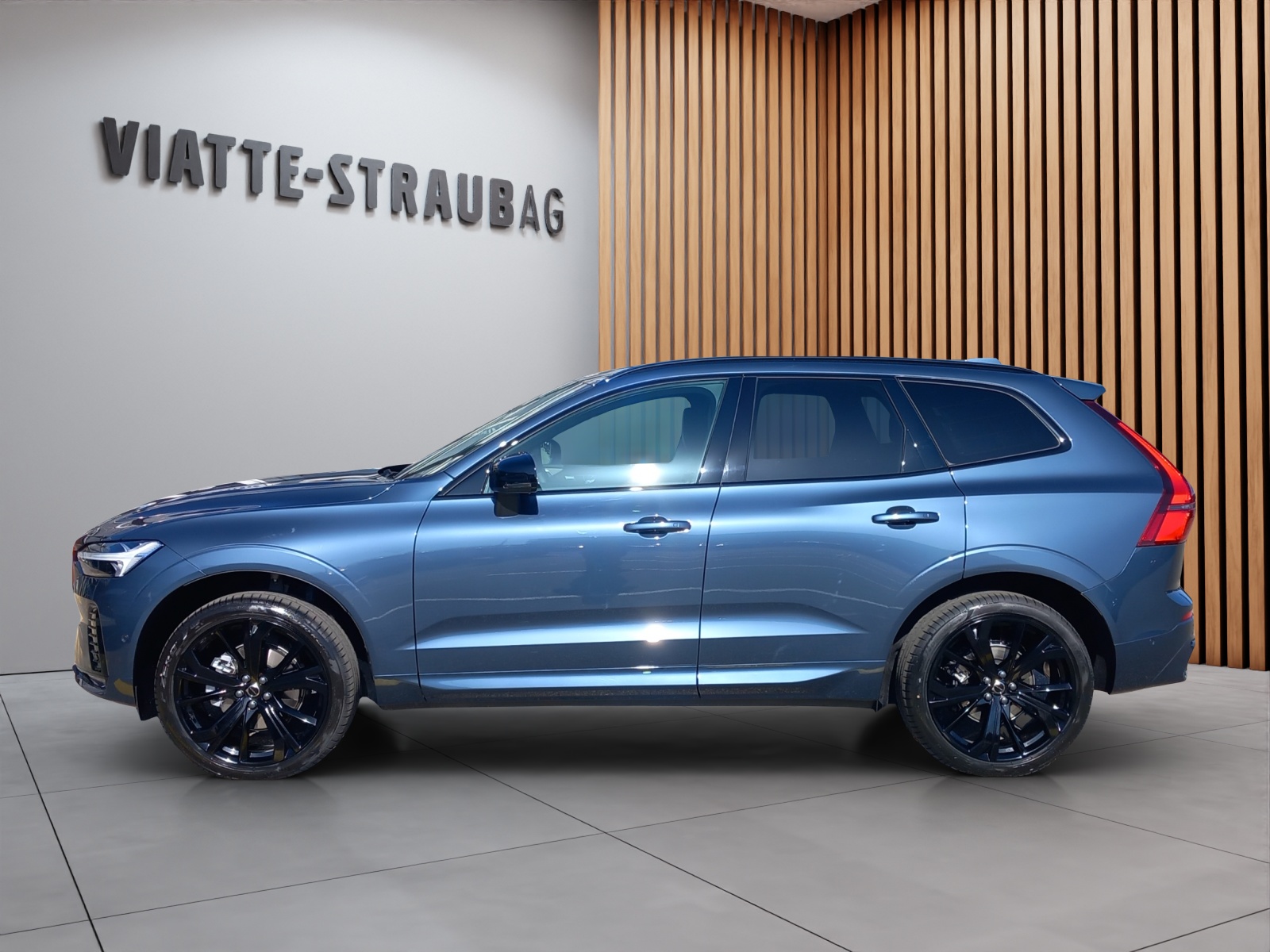 VOLVO XC60 2.0 B5 MH Black Edition AWD-image-1