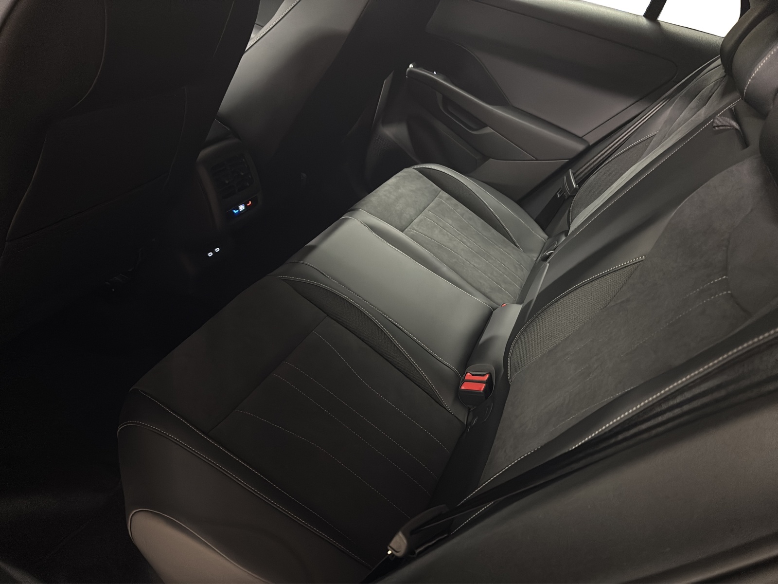 VW T-Roc 1.5 eTSI mHEV Style DSG-image-9