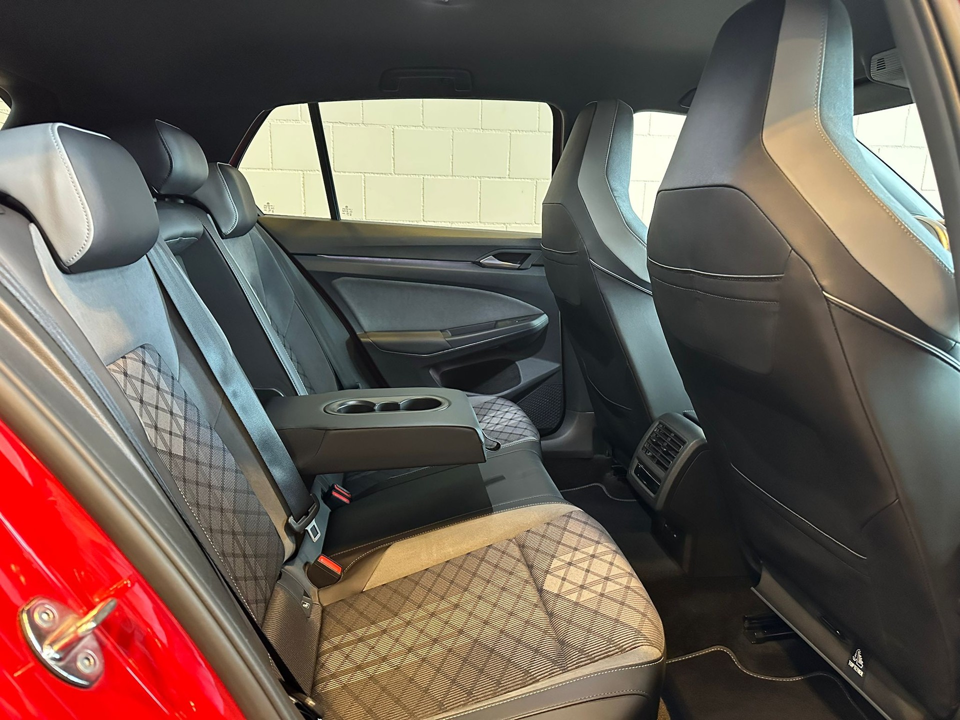 VW Golf 1.5 eTSI mHEV ACT R-Line DSG-image-8