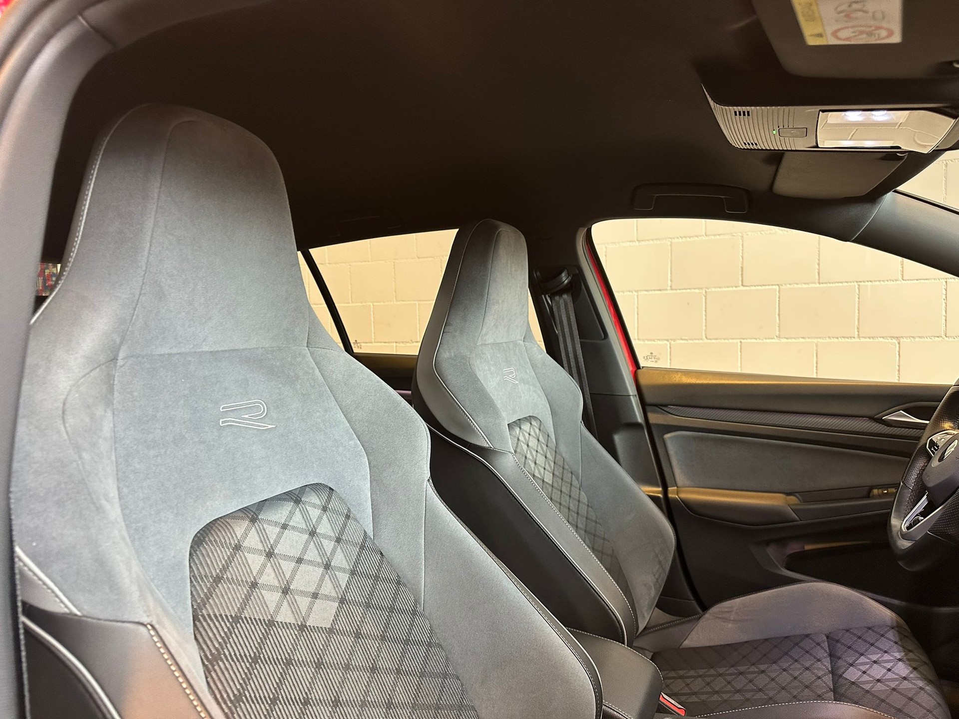 VW Golf 1.5 eTSI mHEV ACT R-Line DSG-image-9