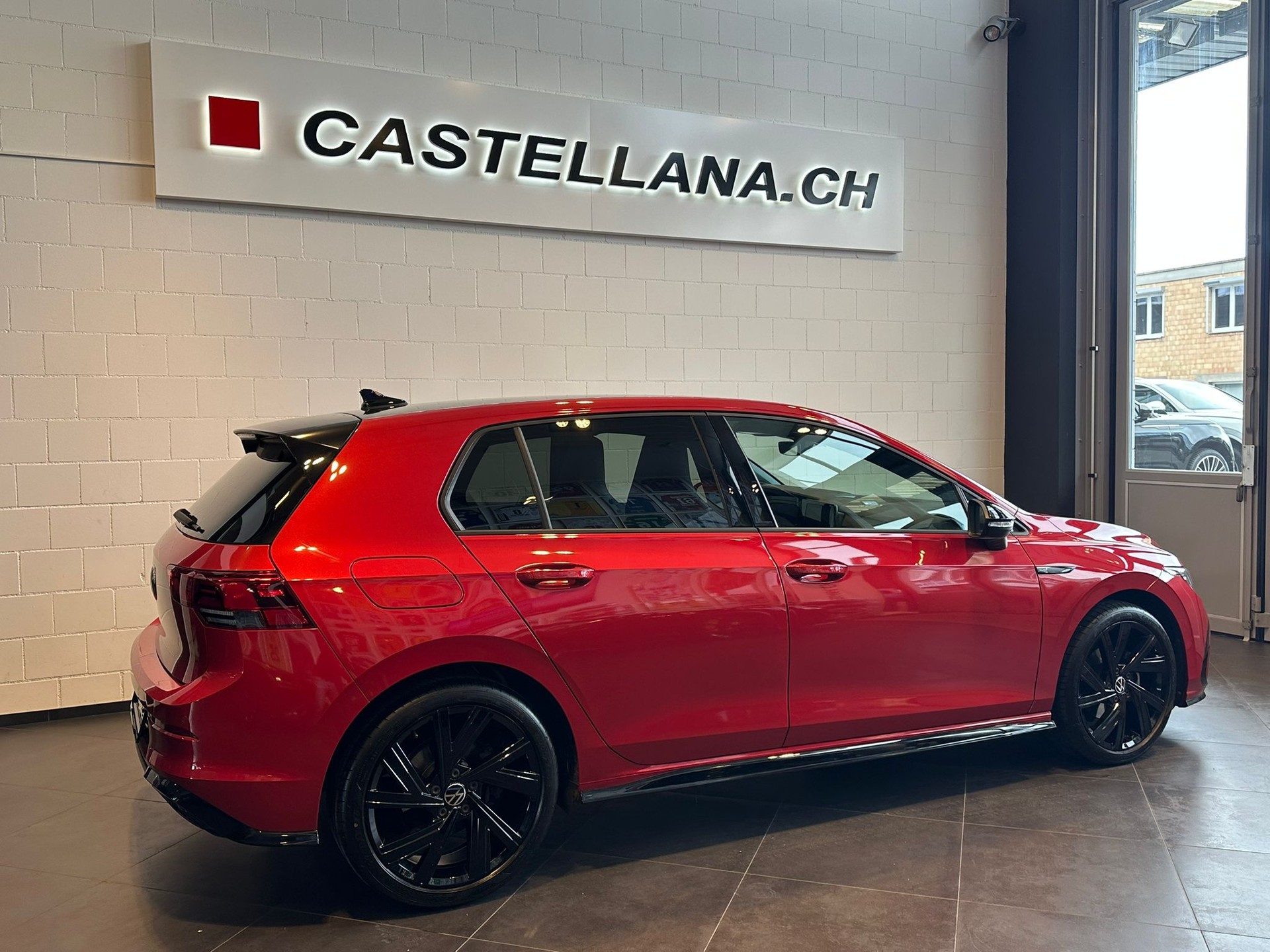 VW Golf 1.5 eTSI mHEV ACT R-Line DSG-image-2