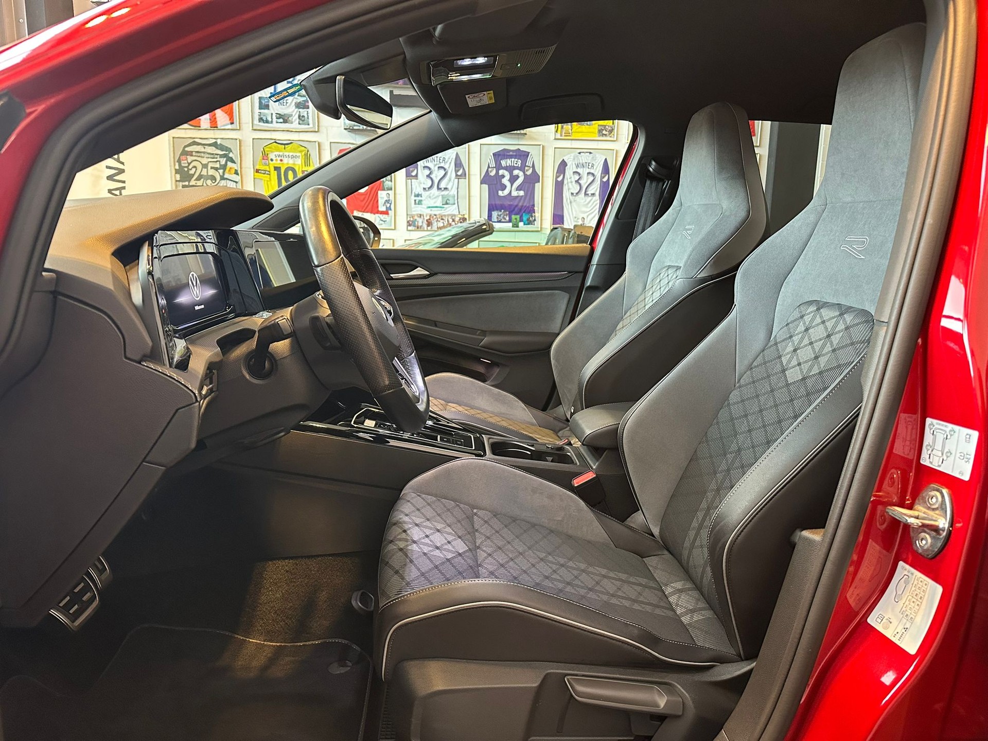 VW Golf 1.5 eTSI mHEV ACT R-Line DSG-image-5