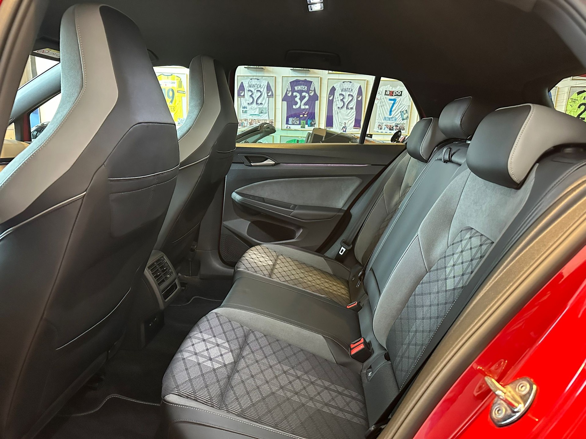 VW Golf 1.5 eTSI mHEV ACT R-Line DSG-image-7