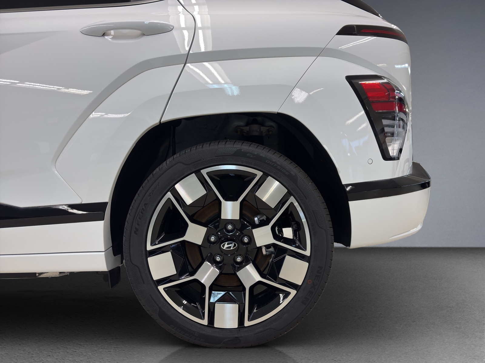 HYUNDAI Kona EV 65.4 kWh Vertex-image-5