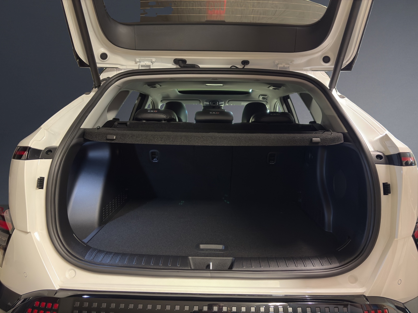 HYUNDAI Kona EV 65.4 kWh Vertex-image-16