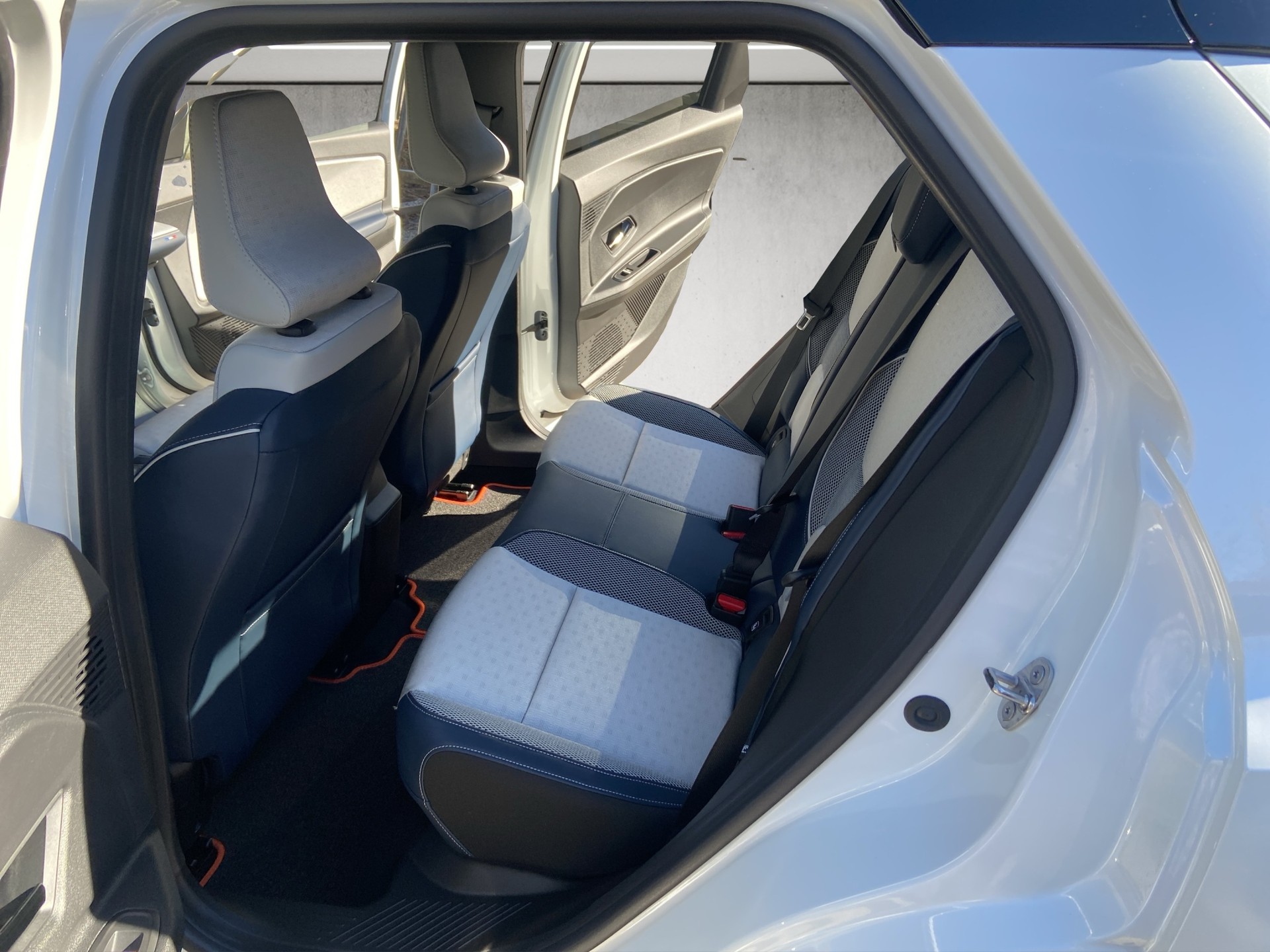 RENAULT R5 E-Tech Comfort Range 52 kWh Roland Garros-image-9