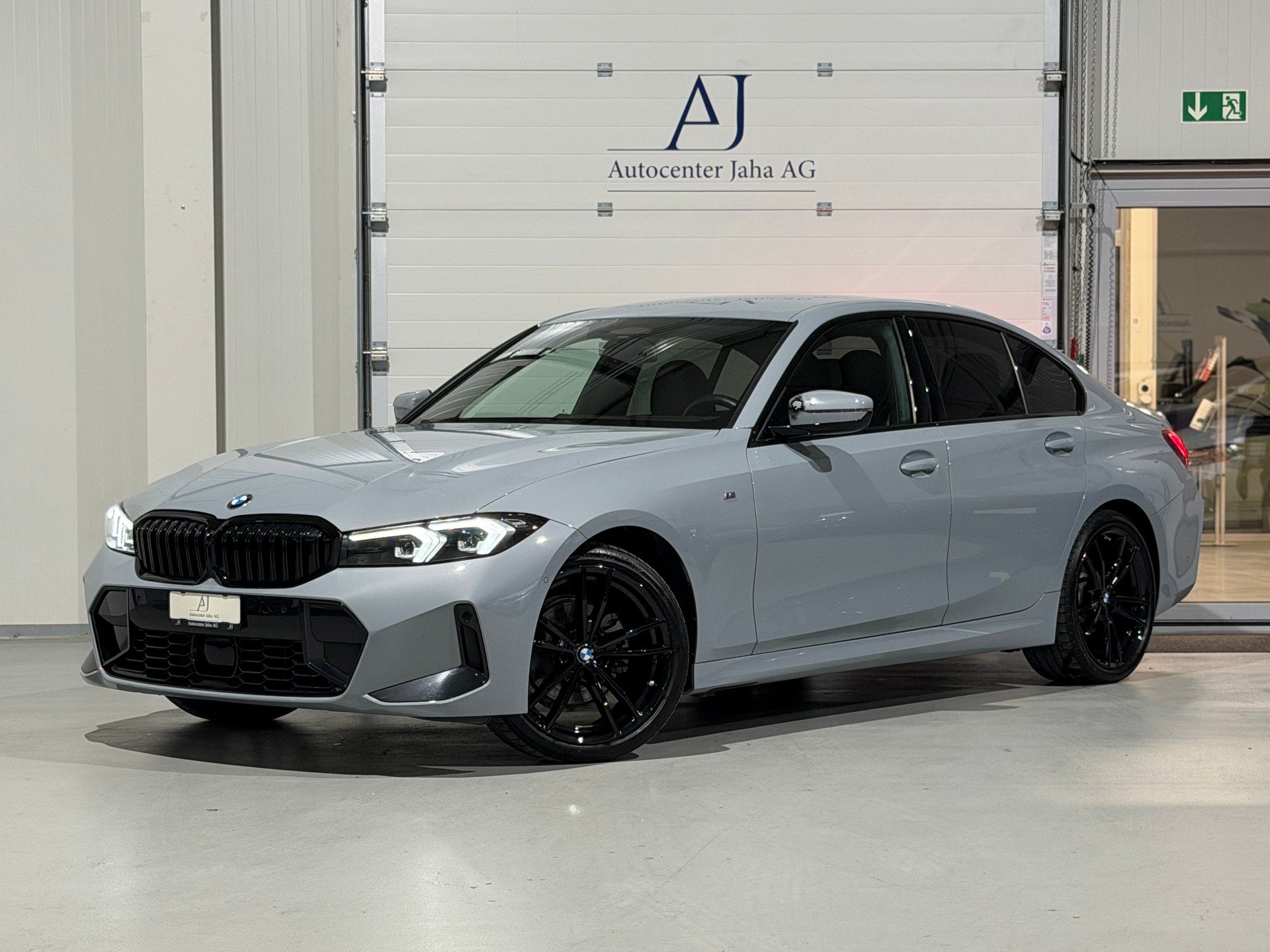 BMW 320d xDrive 48V Steptronic M Sport / forlaufende Werksgarantie-image-0