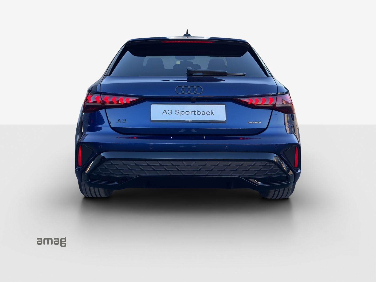 AUDI A3 Sportback TFSI 150 kW quattro S line S tronic-image-3
