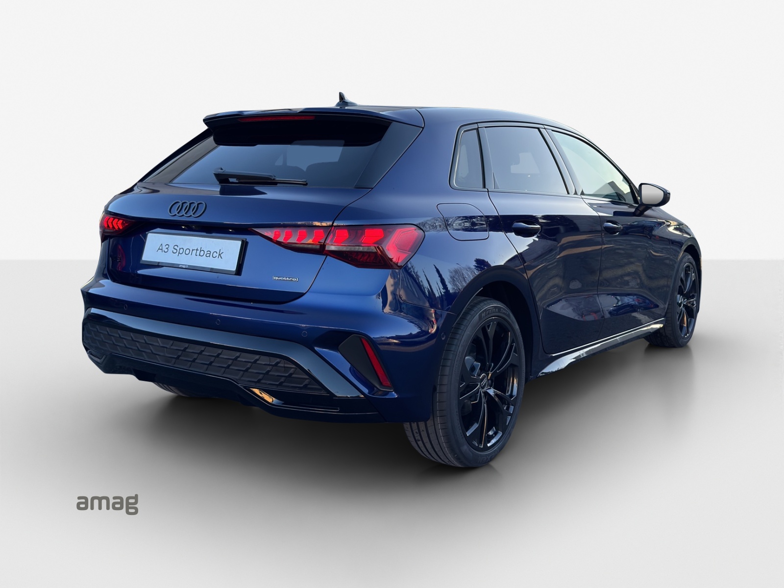 AUDI A3 Sportback TFSI 150 kW quattro S line S tronic-image-4