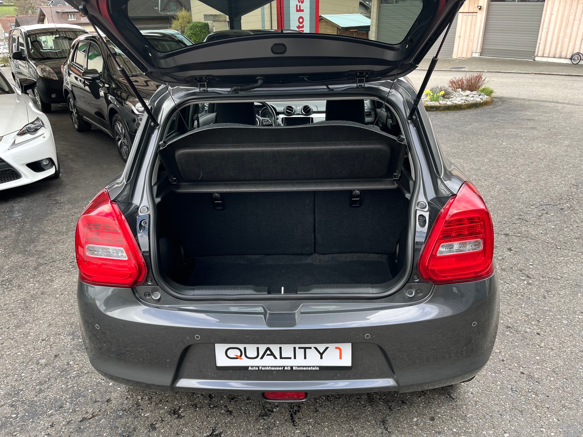 SUZUKI Swift 1.2 Compact + 4x4 Hybrid-image-5