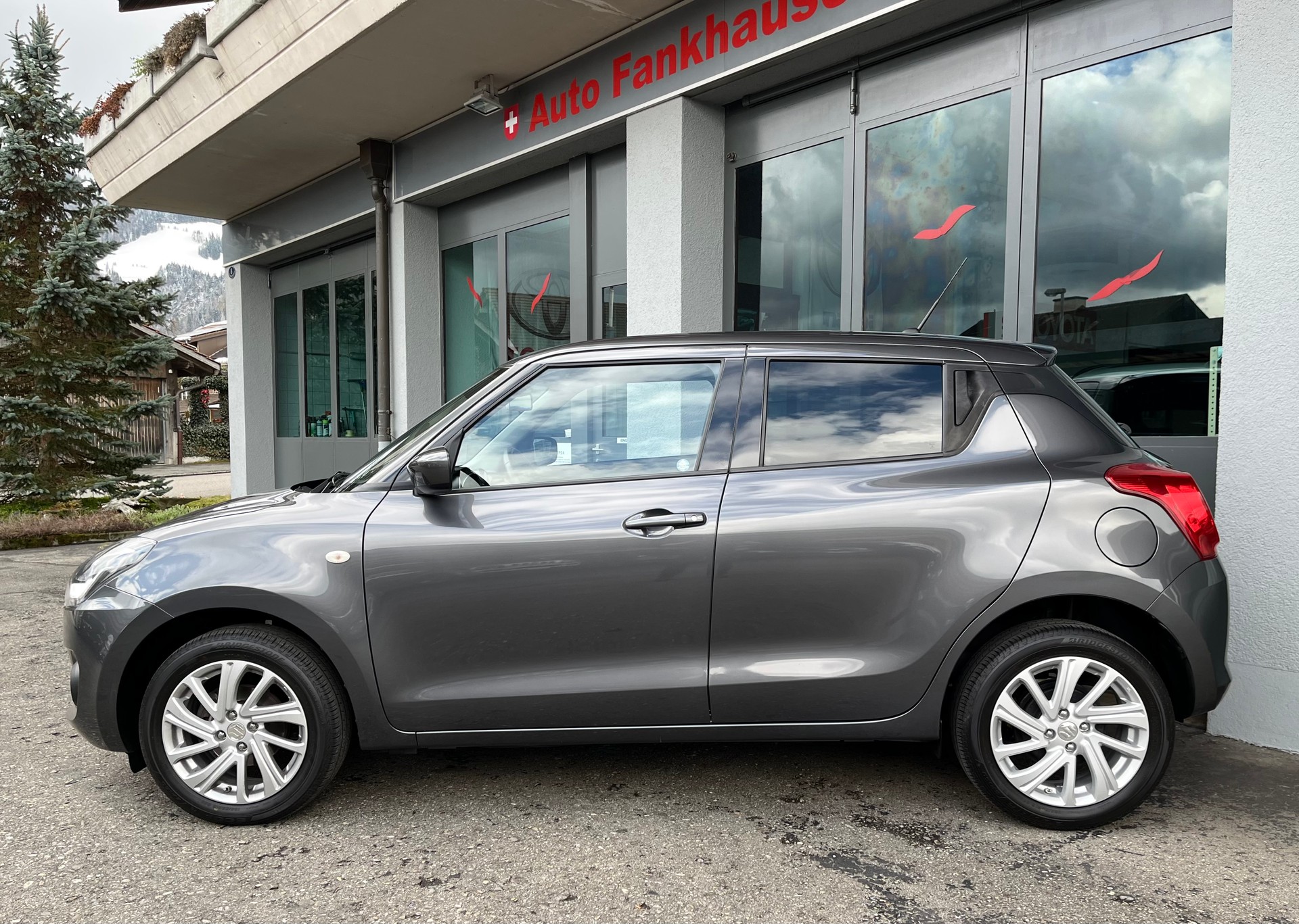 SUZUKI Swift 1.2 Compact + 4x4 Hybrid-image-3