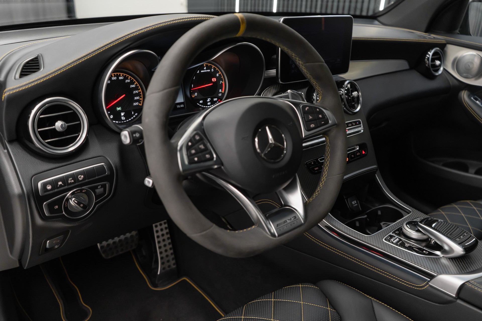 MERCEDES-BENZ GLC 63 S AMG Edition 1 4Matic+ 9G-Tronic / OHNE OPF / GRAUER HULK / 22" SANSAR FELGEN / TIEFERLEGUNG-image-12