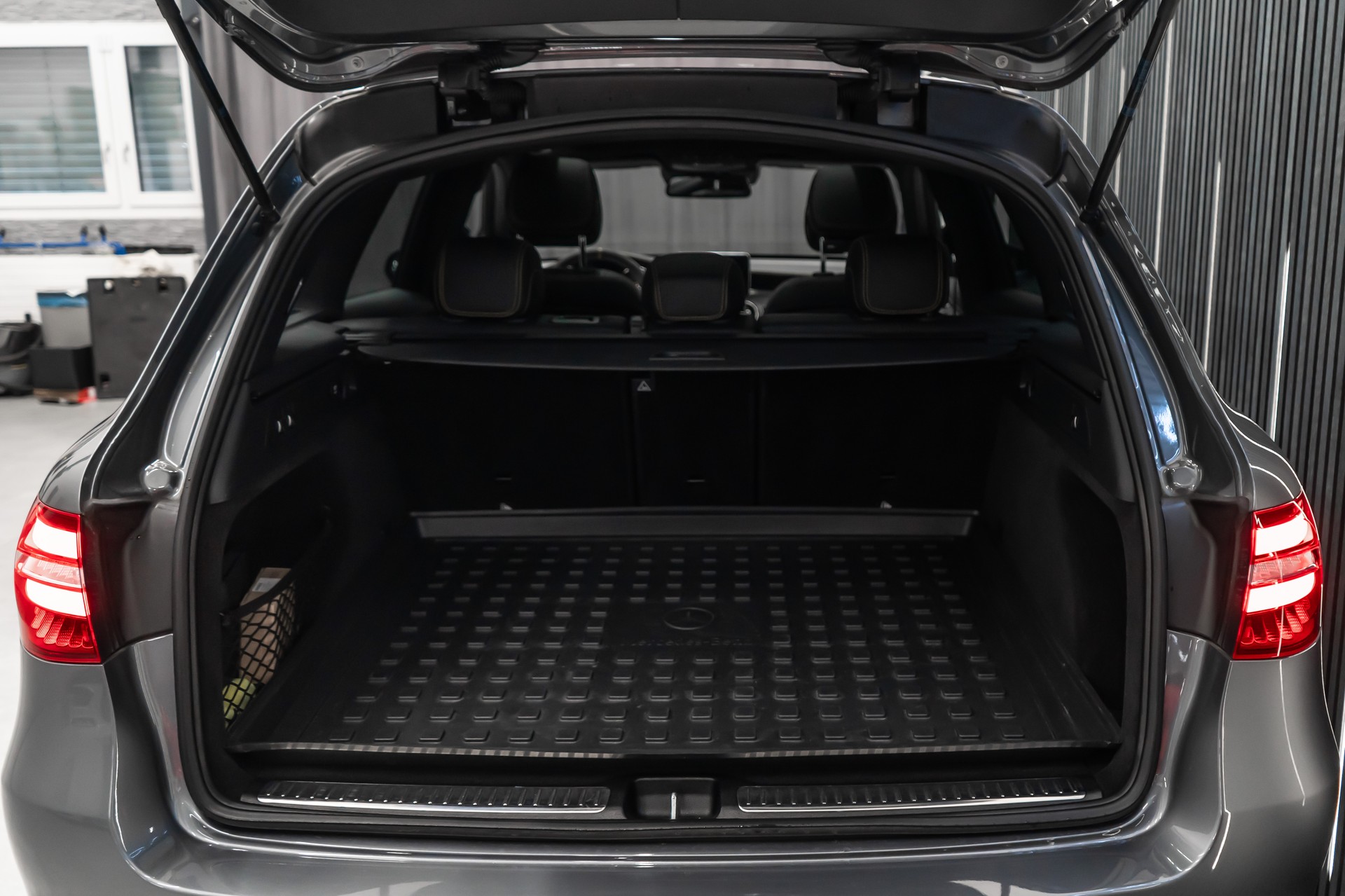 MERCEDES-BENZ GLC 63 S AMG Edition 1 4Matic+ 9G-Tronic / OHNE OPF / GRAUER HULK / 22" SANSAR FELGEN / TIEFERLEGUNG-image-29