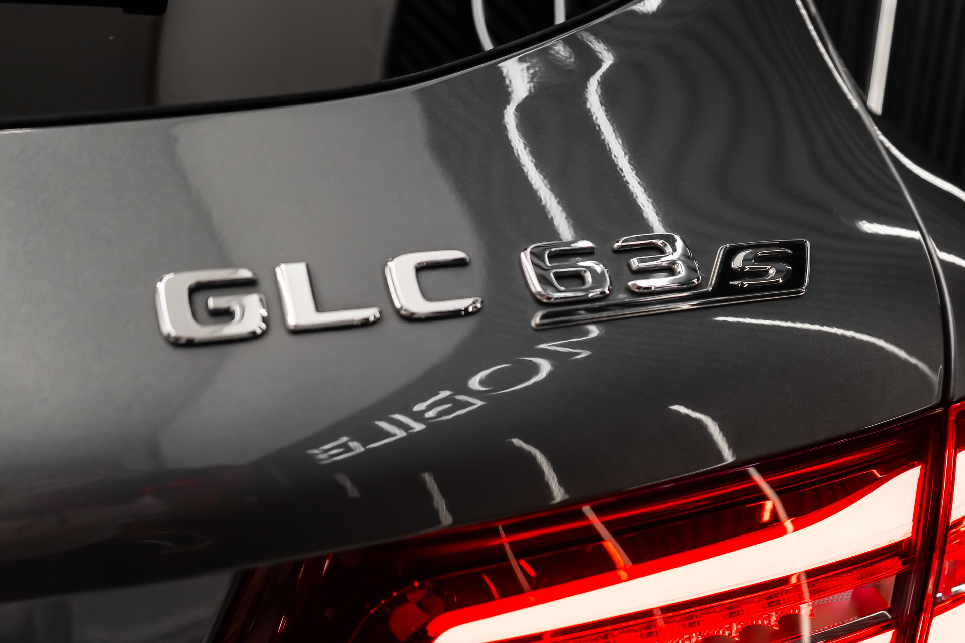 MERCEDES-BENZ GLC 63 S AMG Edition 1 4Matic+ 9G-Tronic / OHNE OPF / GRAUER HULK / 22" SANSAR FELGEN / TIEFERLEGUNG-image-27