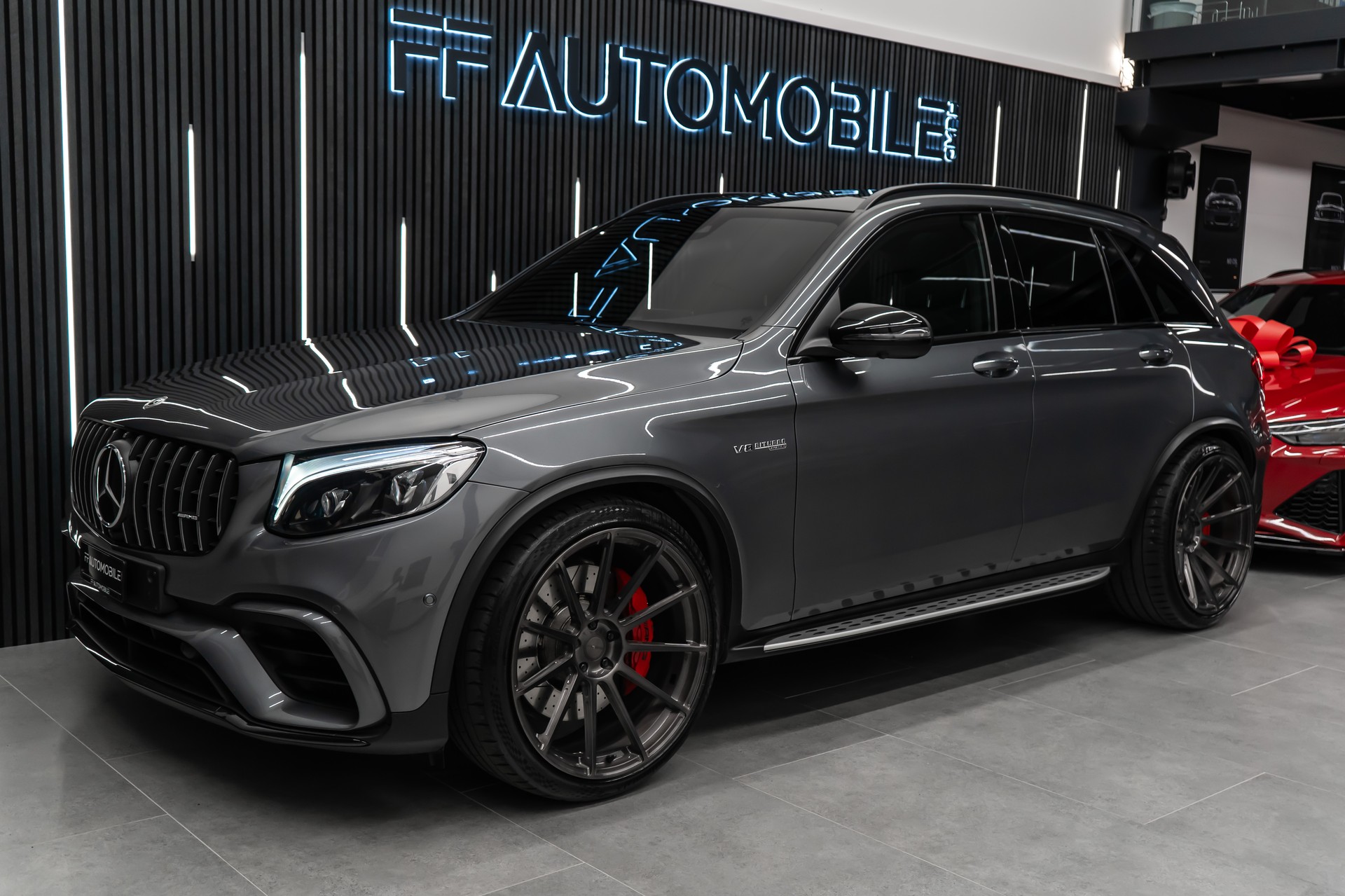 MERCEDES-BENZ GLC 63 S AMG Edition 1 4Matic+ 9G-Tronic / OHNE OPF / GRAUER HULK / 22" SANSAR FELGEN / TIEFERLEGUNG-showroom-element-2