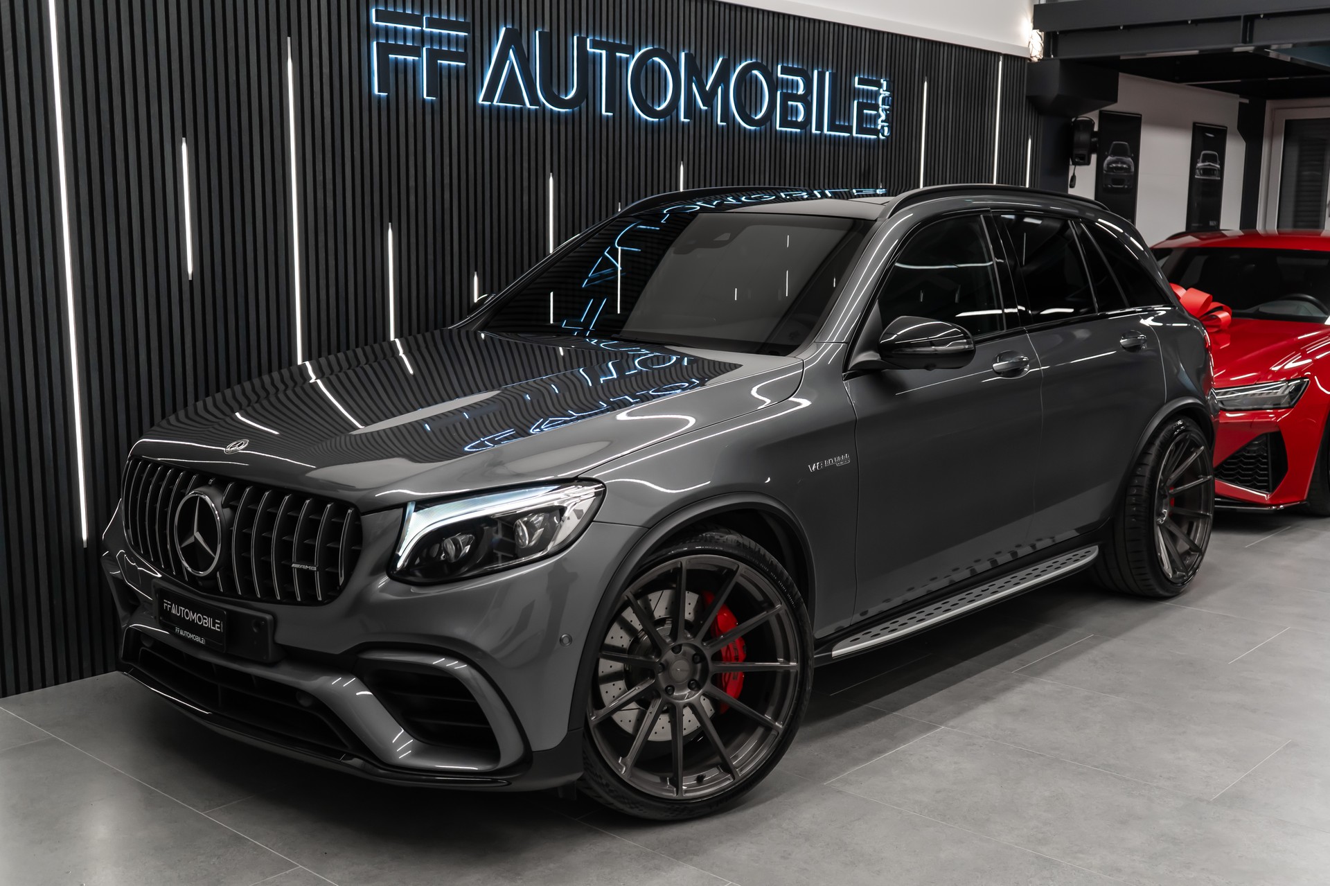 MERCEDES-BENZ GLC 63 S AMG Edition 1 4Matic+ 9G-Tronic / OHNE OPF / GRAUER HULK / 22" SANSAR FELGEN / TIEFERLEGUNG-showroom-element-1