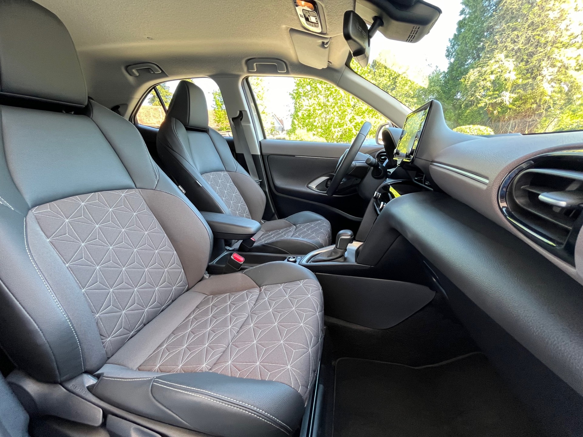 TOYOTA Yaris Cross 1.5 Elegant e-CVT AWD (4x4)-image-8