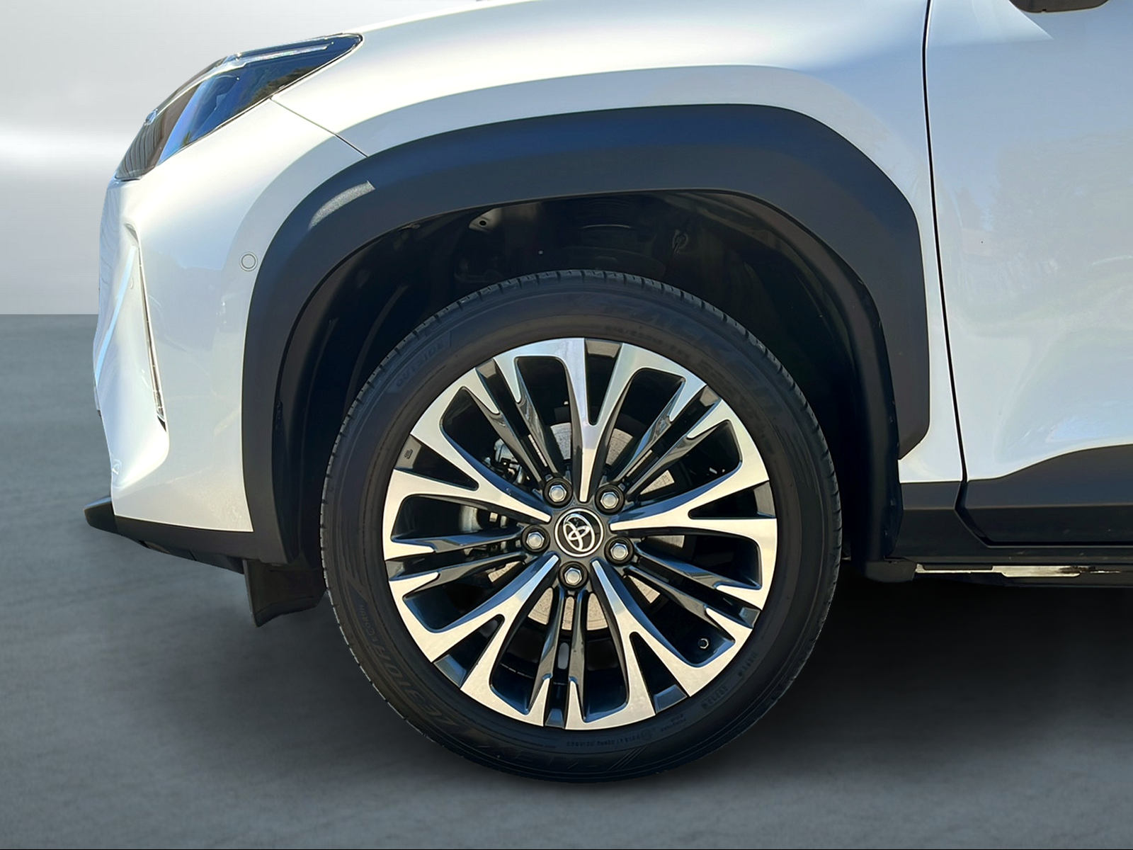 TOYOTA Yaris Cross 1.5 Elegant e-CVT AWD (4x4)-image-4