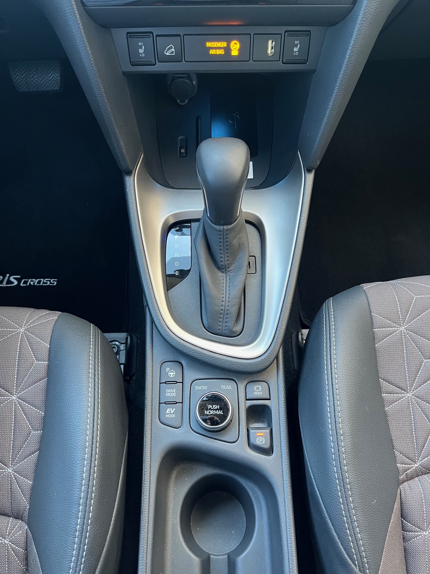 TOYOTA Yaris Cross 1.5 Elegant e-CVT AWD (4x4)-image-14