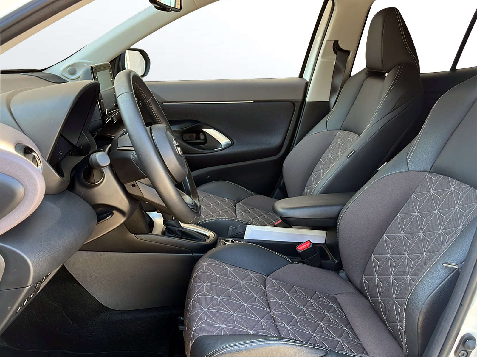 TOYOTA Yaris Cross 1.5 Elegant e-CVT AWD (4x4)-image-9