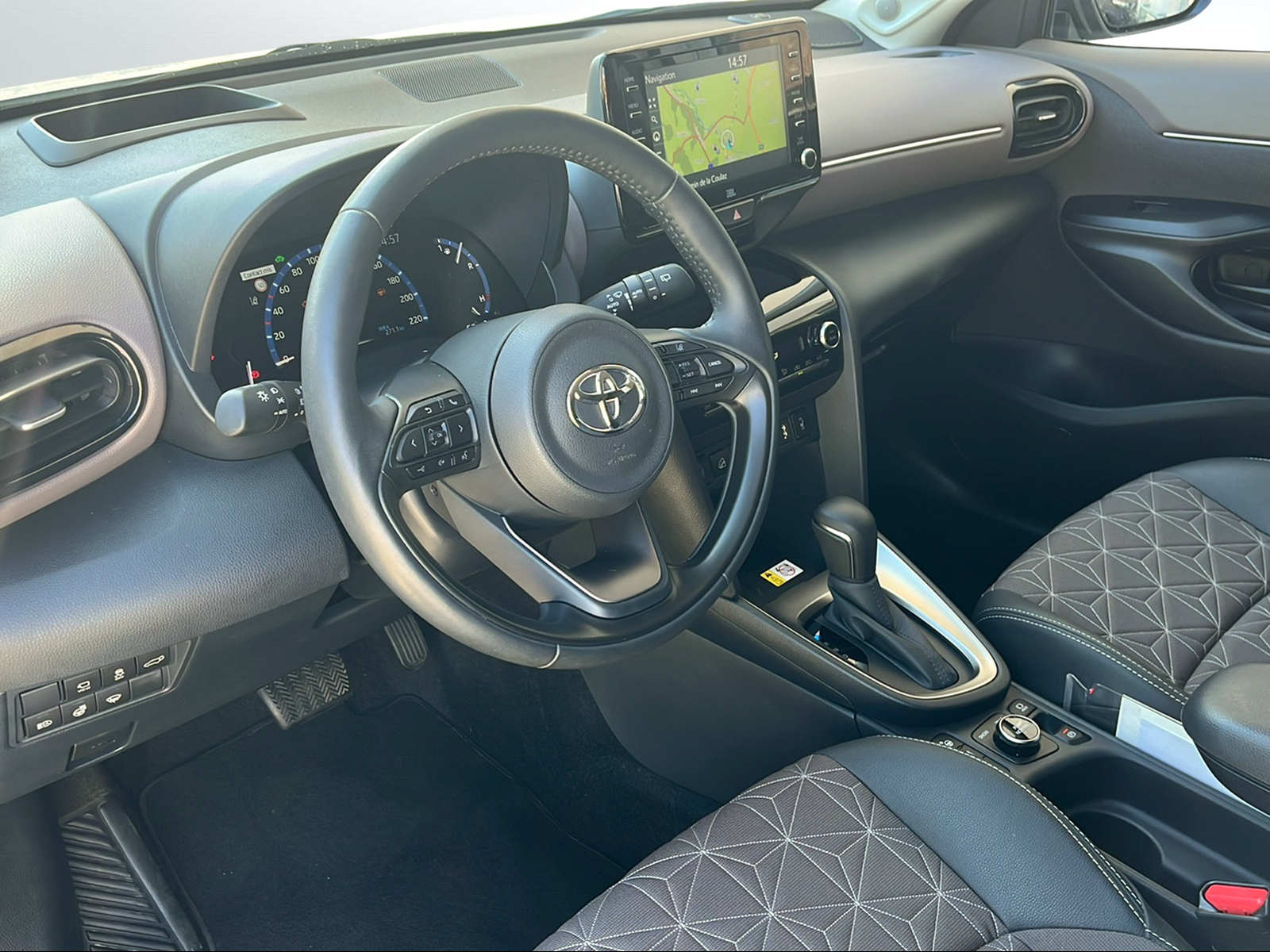 TOYOTA Yaris Cross 1.5 Elegant e-CVT AWD (4x4)-image-7