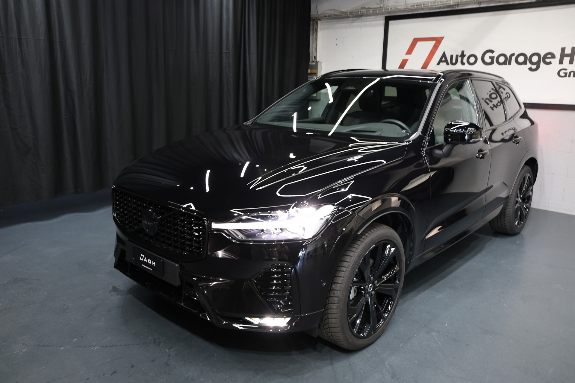 VOLVO XC60 B5 Benzin Mild Hybrid AWD Ultra Dark Geartronic-showroom-element-1