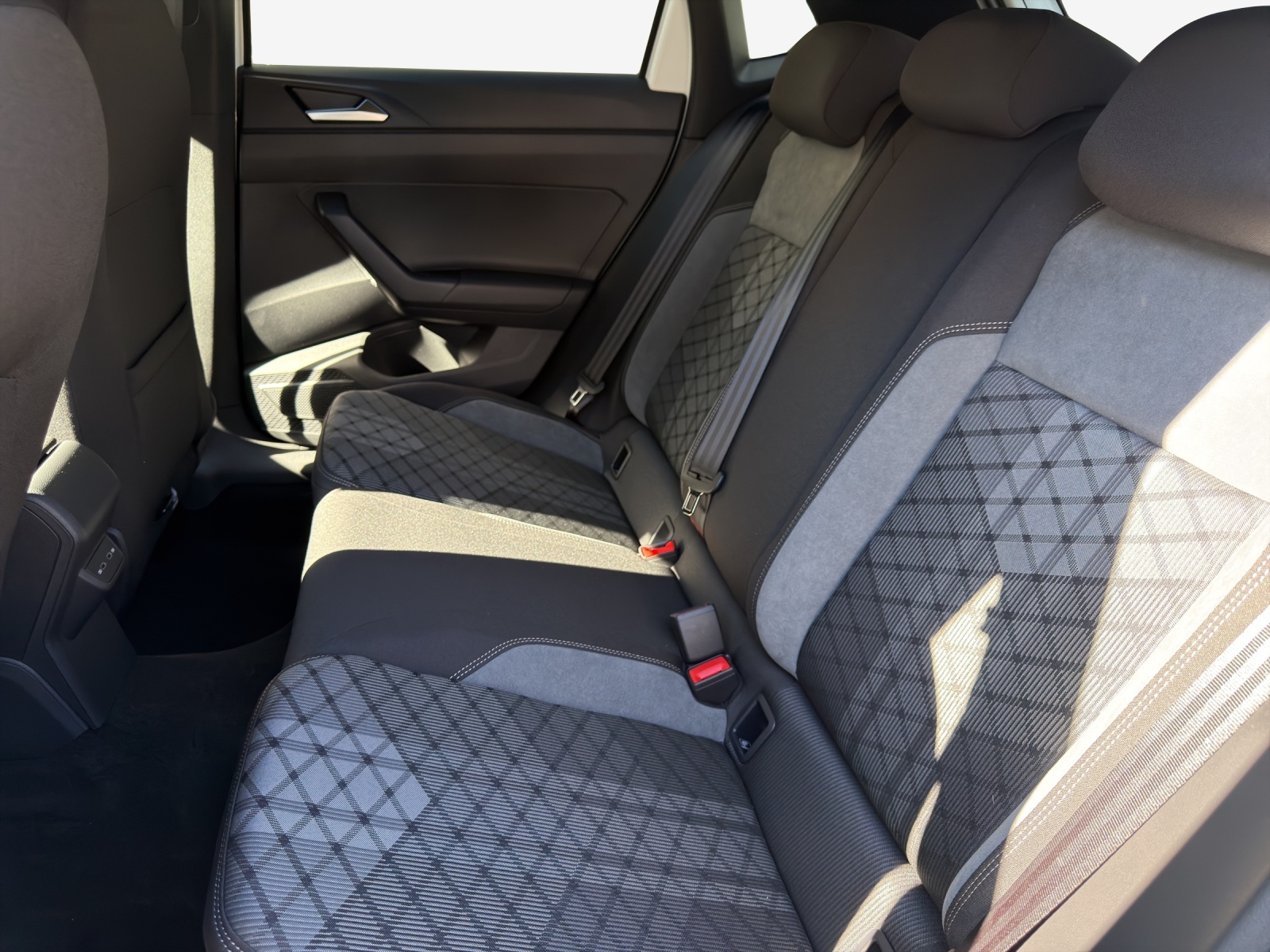 VW Polo R-Line-image-11