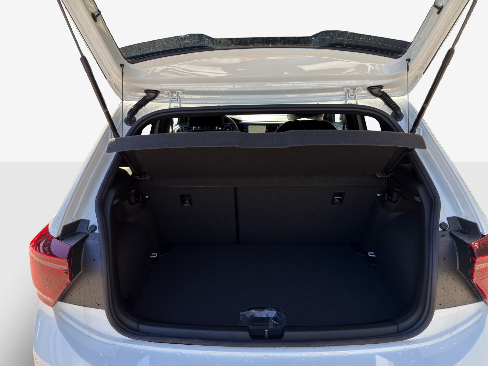VW Polo R-Line-image-12