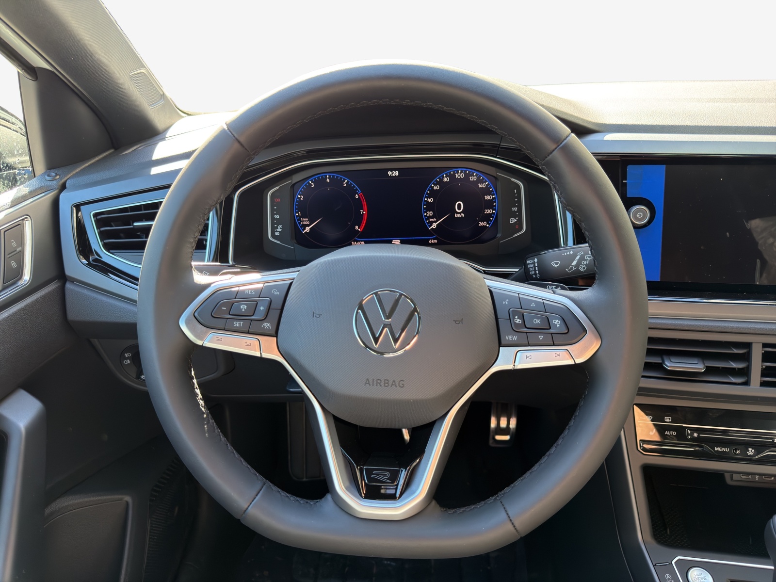VW Polo R-Line-image-9