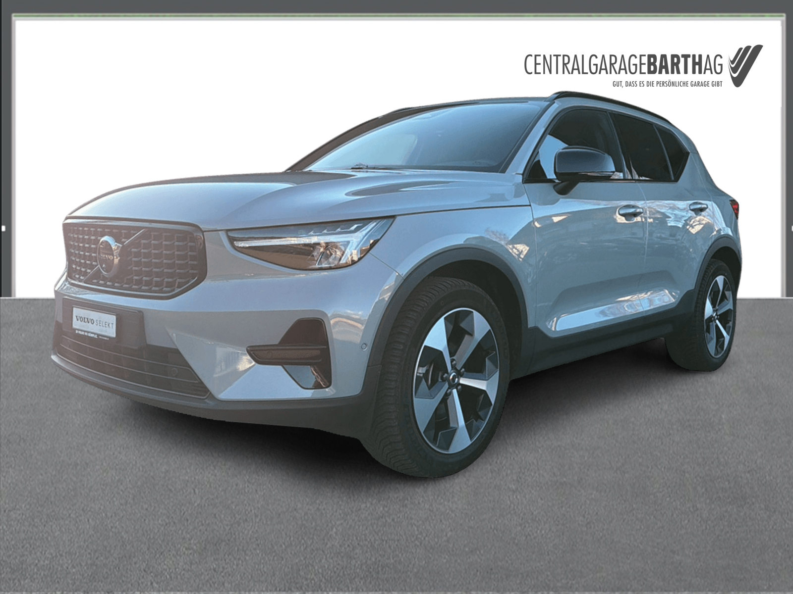 VOLVO XC40 2.0 B3 MH Plus Dark-image-0