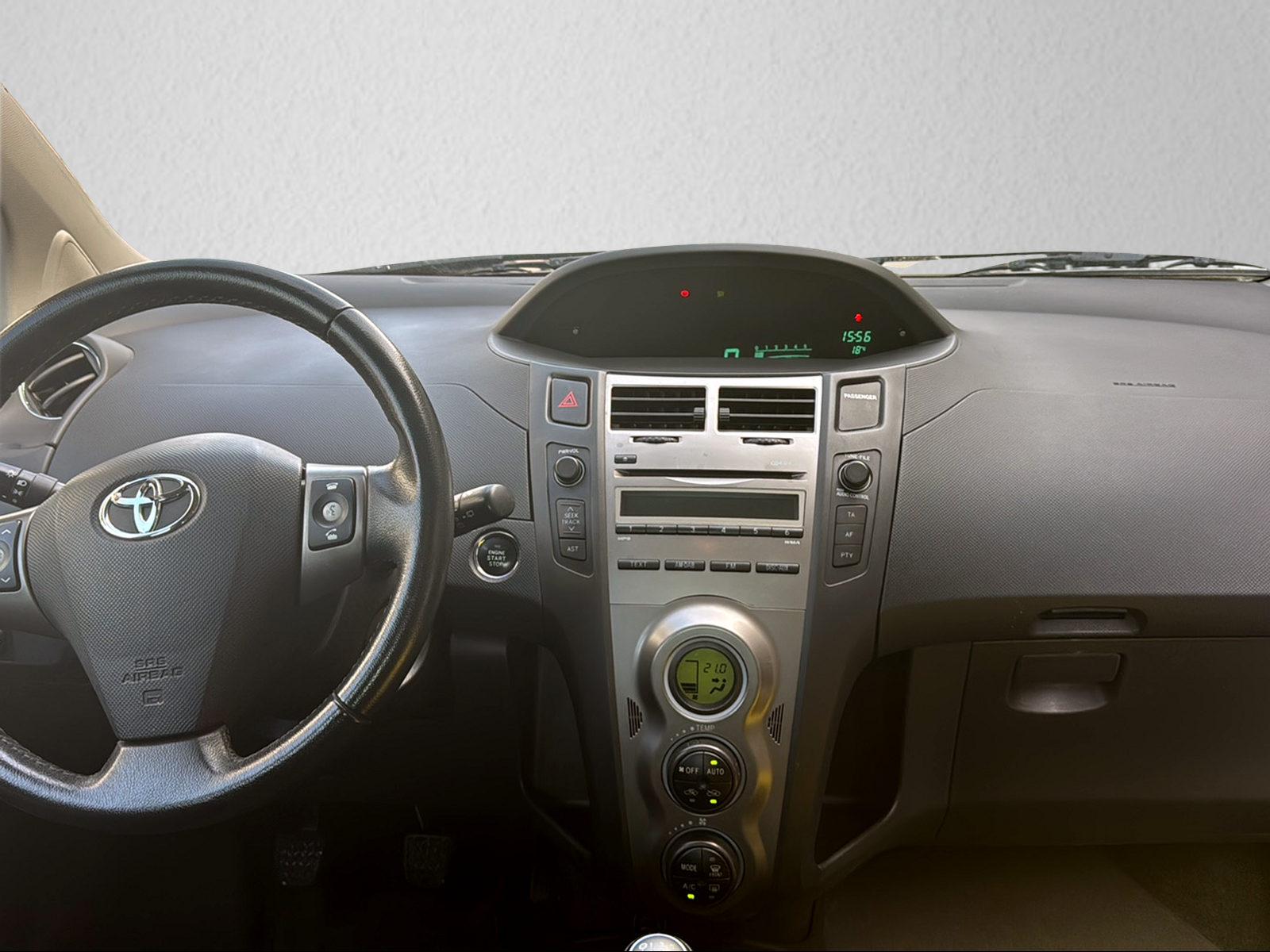 TOYOTA Yaris 1.33 VVT-i Linea Sol-image-12