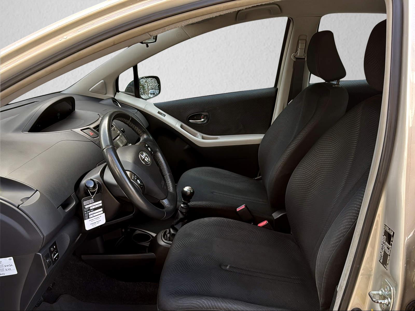 TOYOTA Yaris 1.33 VVT-i Linea Sol-image-2