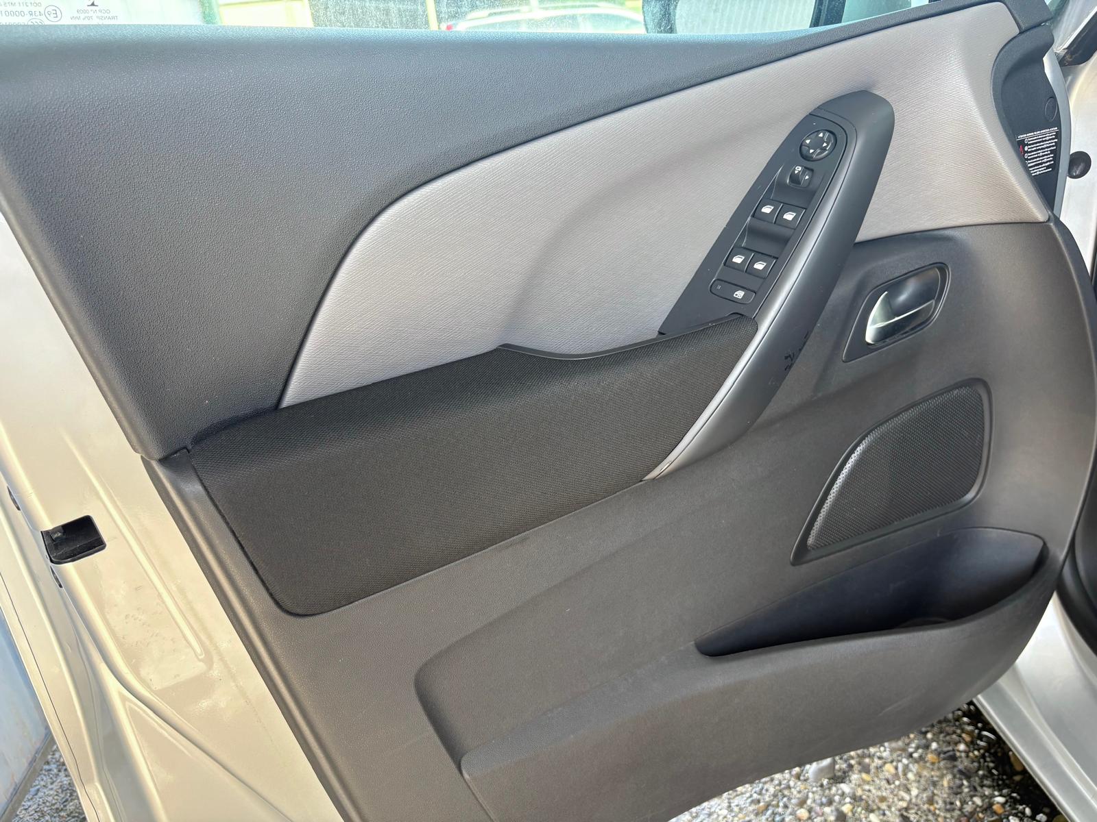 CITROEN 1,6 HDi 7-Platz AHK-image-4
