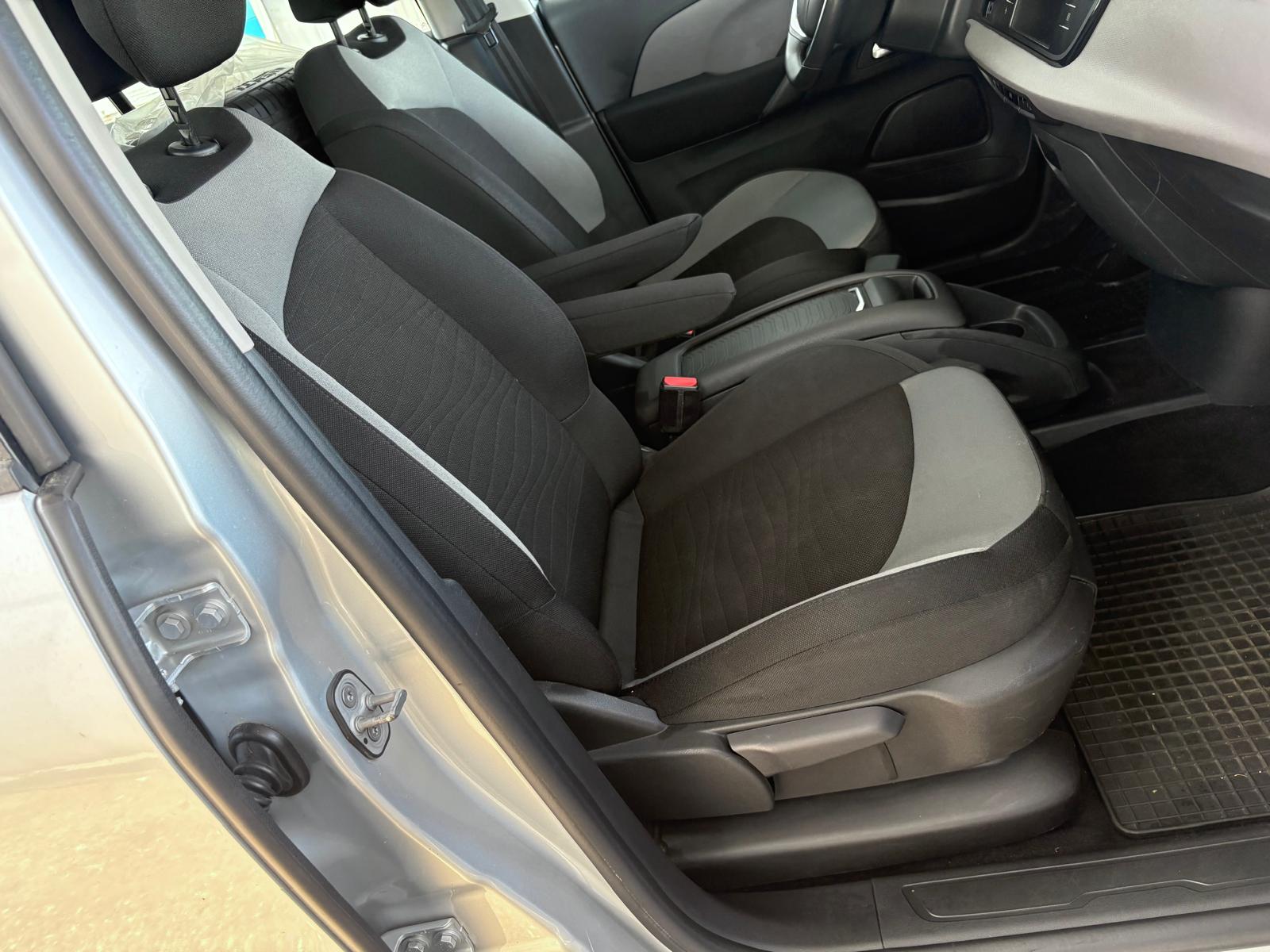 CITROEN 1,6 HDi 7-Platz AHK-image-8