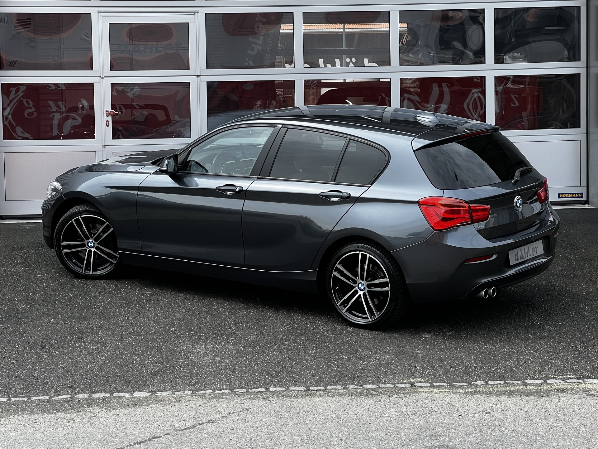 BMW 120d xDrive Steptronic-showroom-element-3