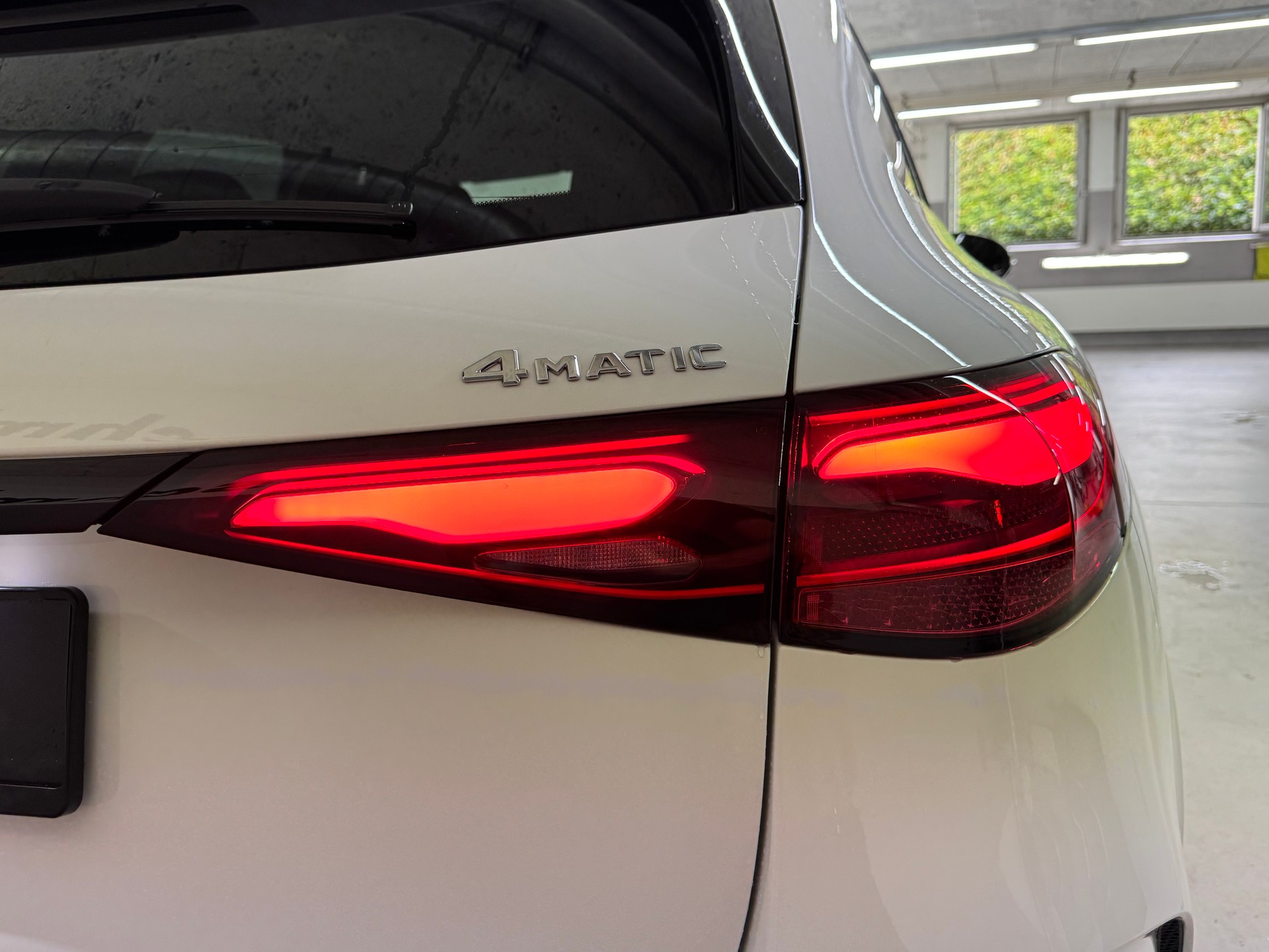 MERCEDES-BENZ GLC 300 e 4Matic EQ Star-image-3