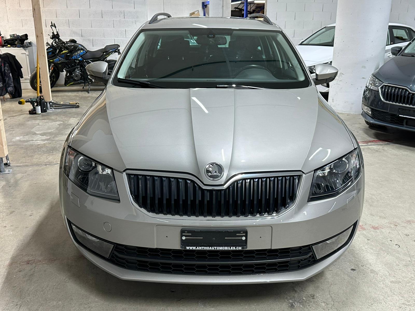 SKODA Octavia Combi 1.4 TSI Elegance-image-1